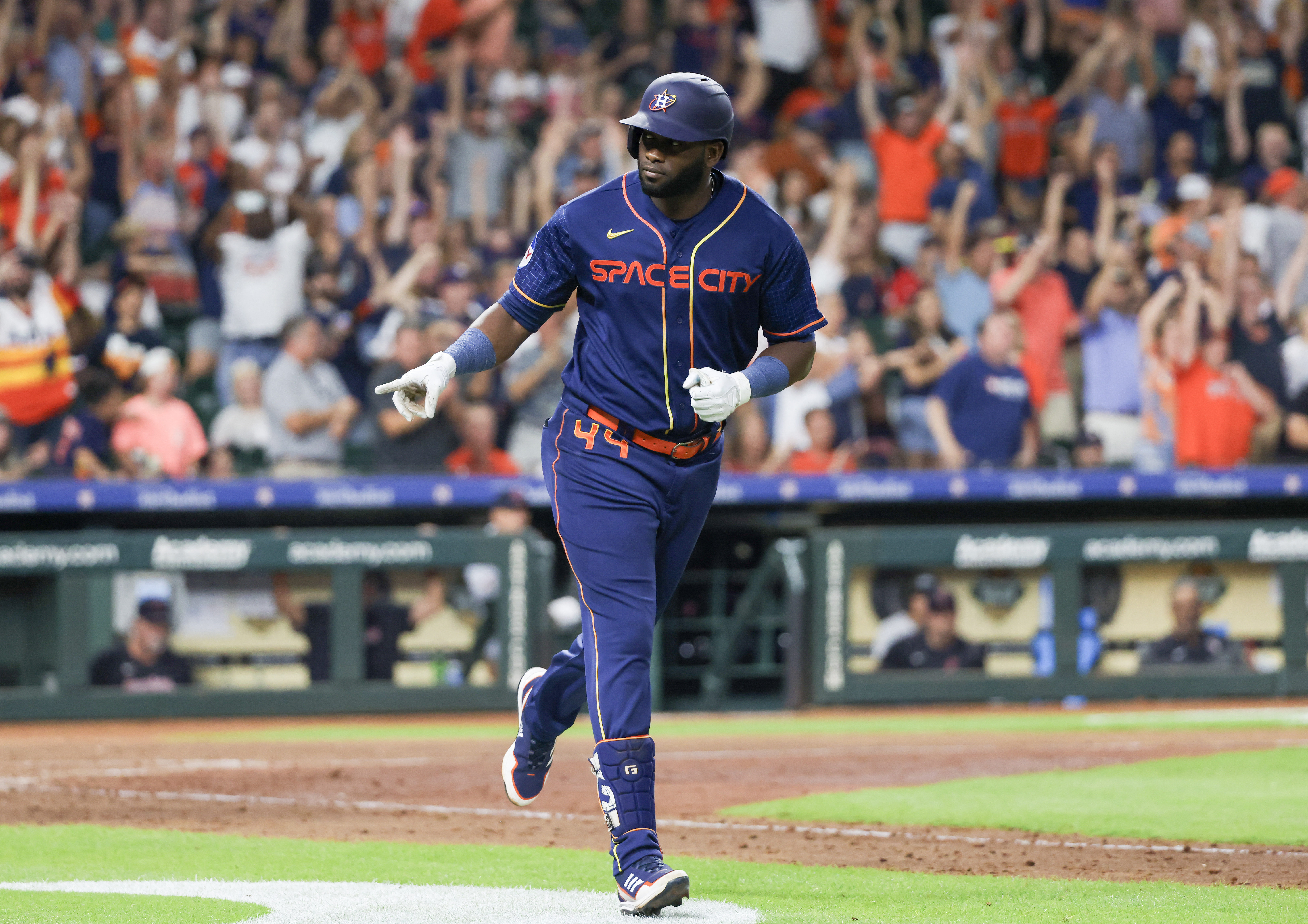 Astros rally past Guardians, now half-game out of first