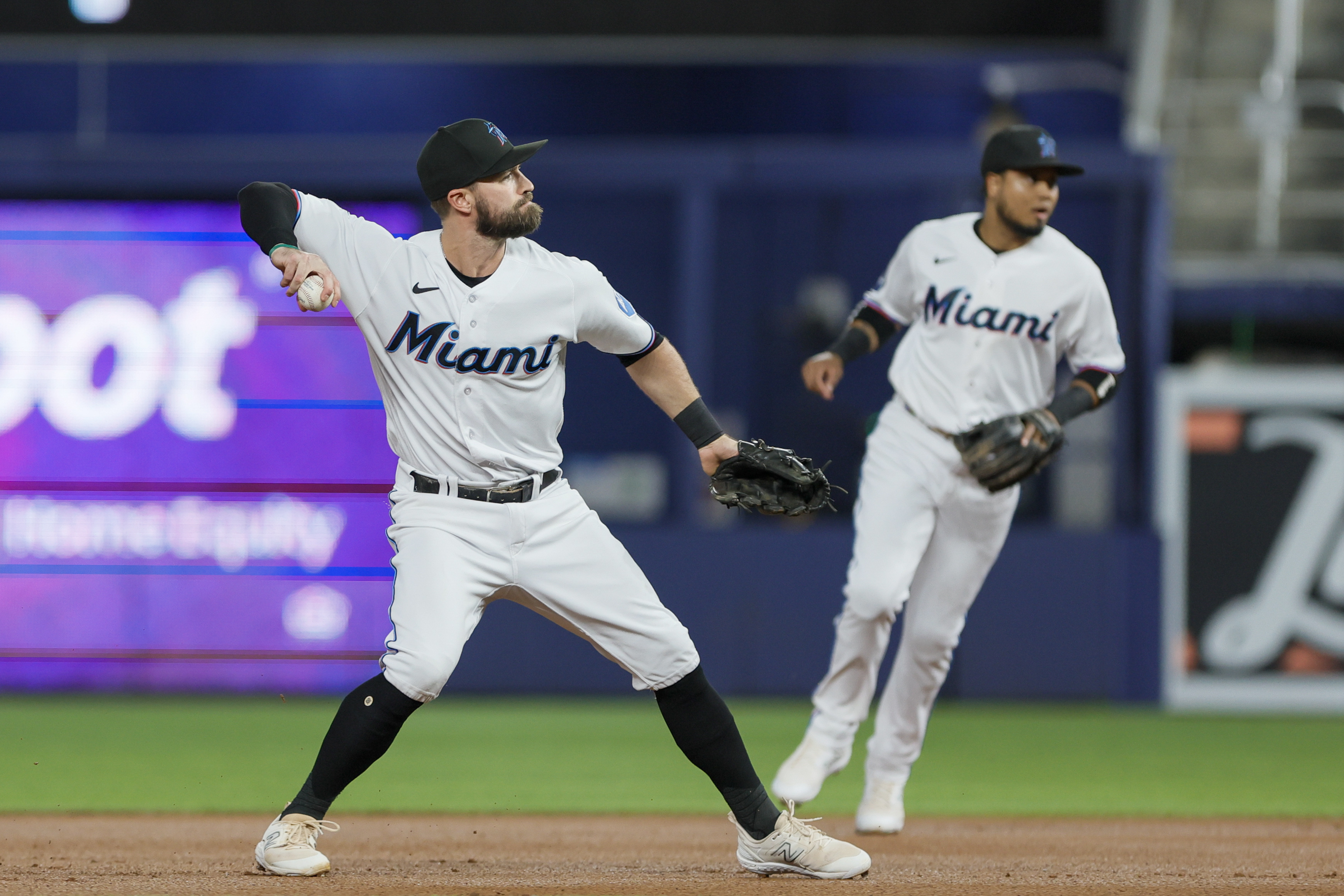 Padres acquire Cooper from Marlins for Weathers