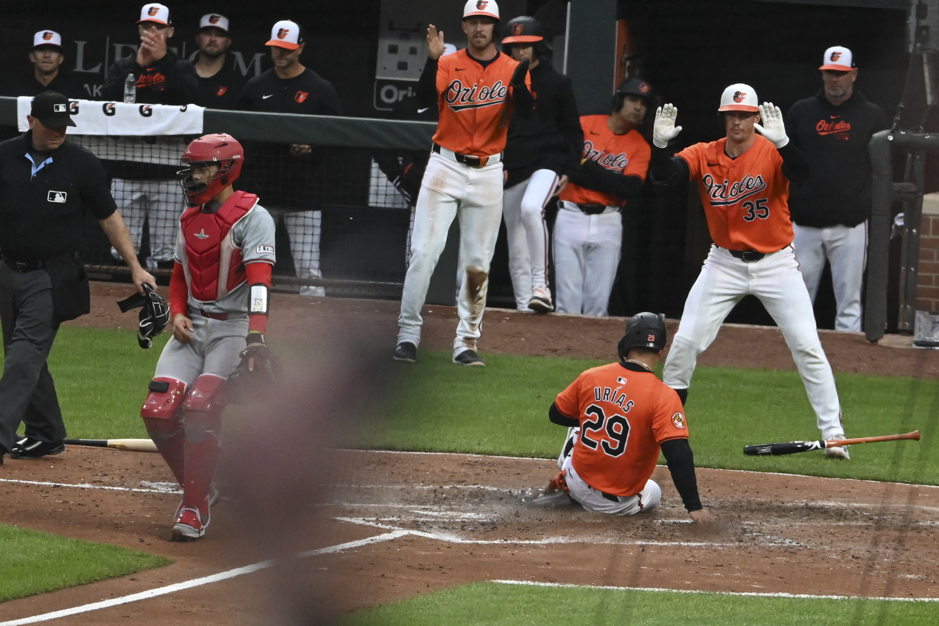 Orioles Score 9 In Sixth To Cruise Past Angels Reuters 