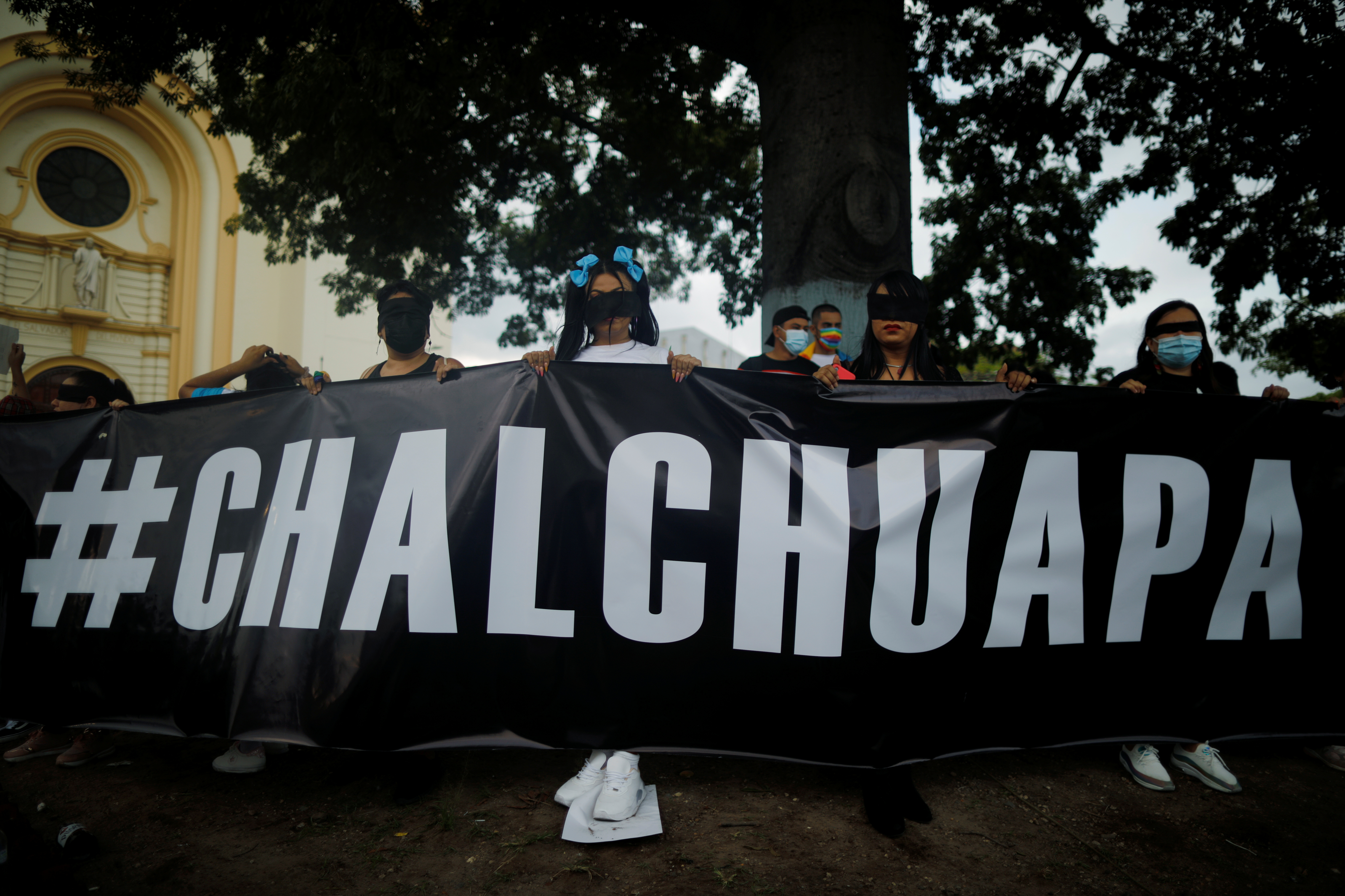 Clandestine mass grave at the house of a former police officer in Chalchuapa