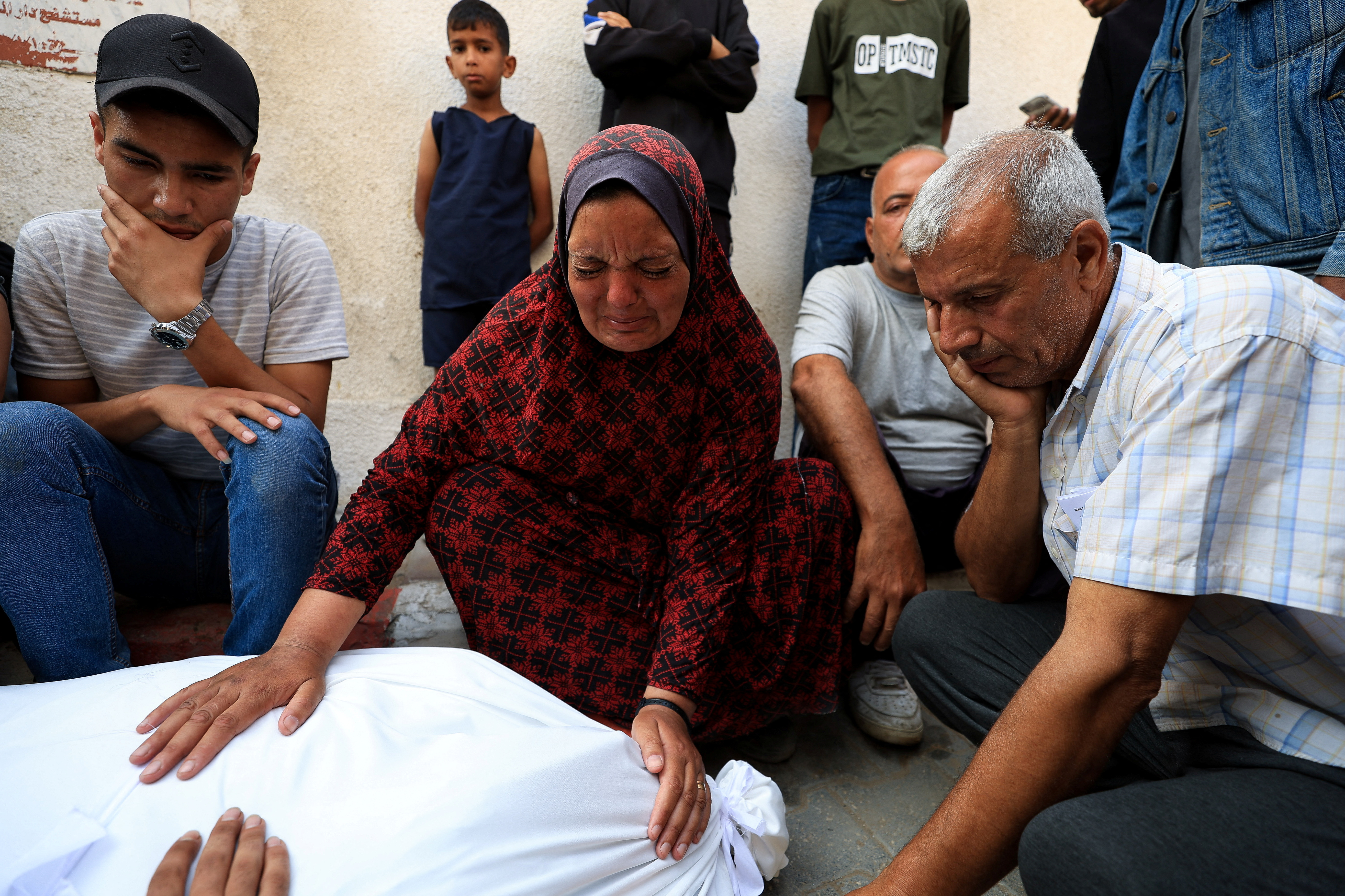 Israeli gunfire kills 17 people near Gaza aid site, health officials say |  Reuters
