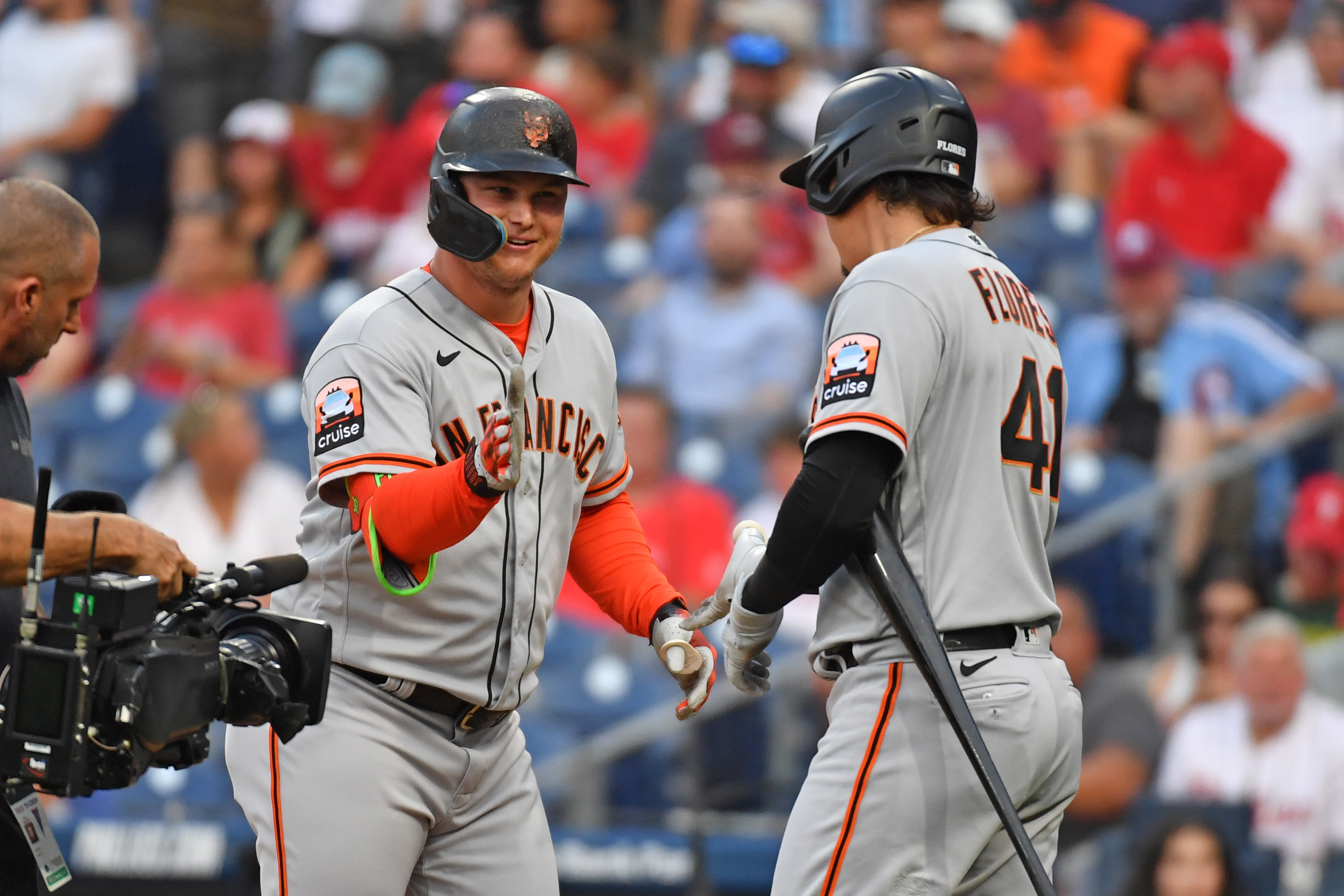 Flores homers to help Giants to win over Astros
