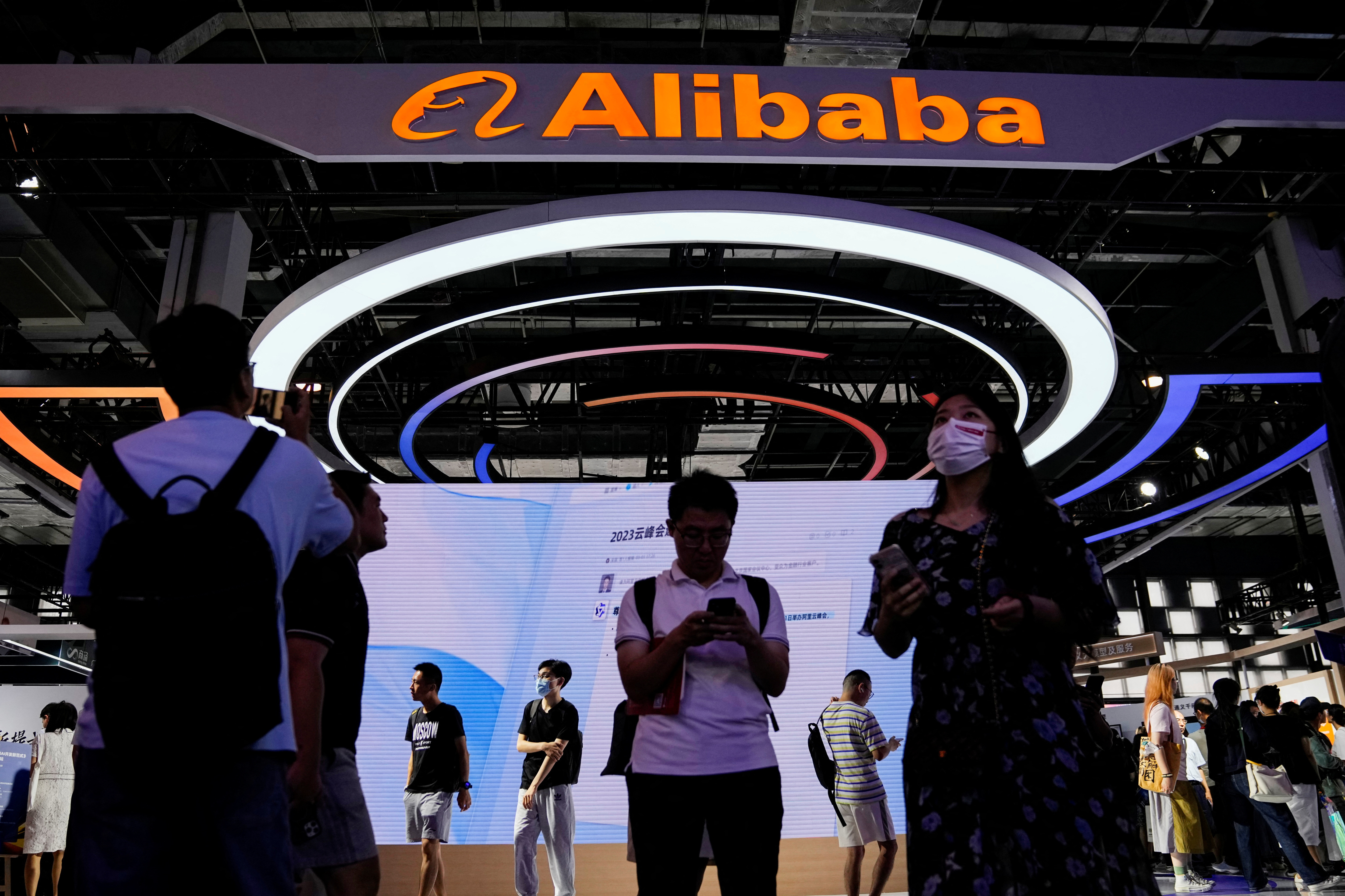 La signature du groupe Alibaba est visible à la Conférence mondiale sur l'intelligence artificielle (WAIC) à Shanghai