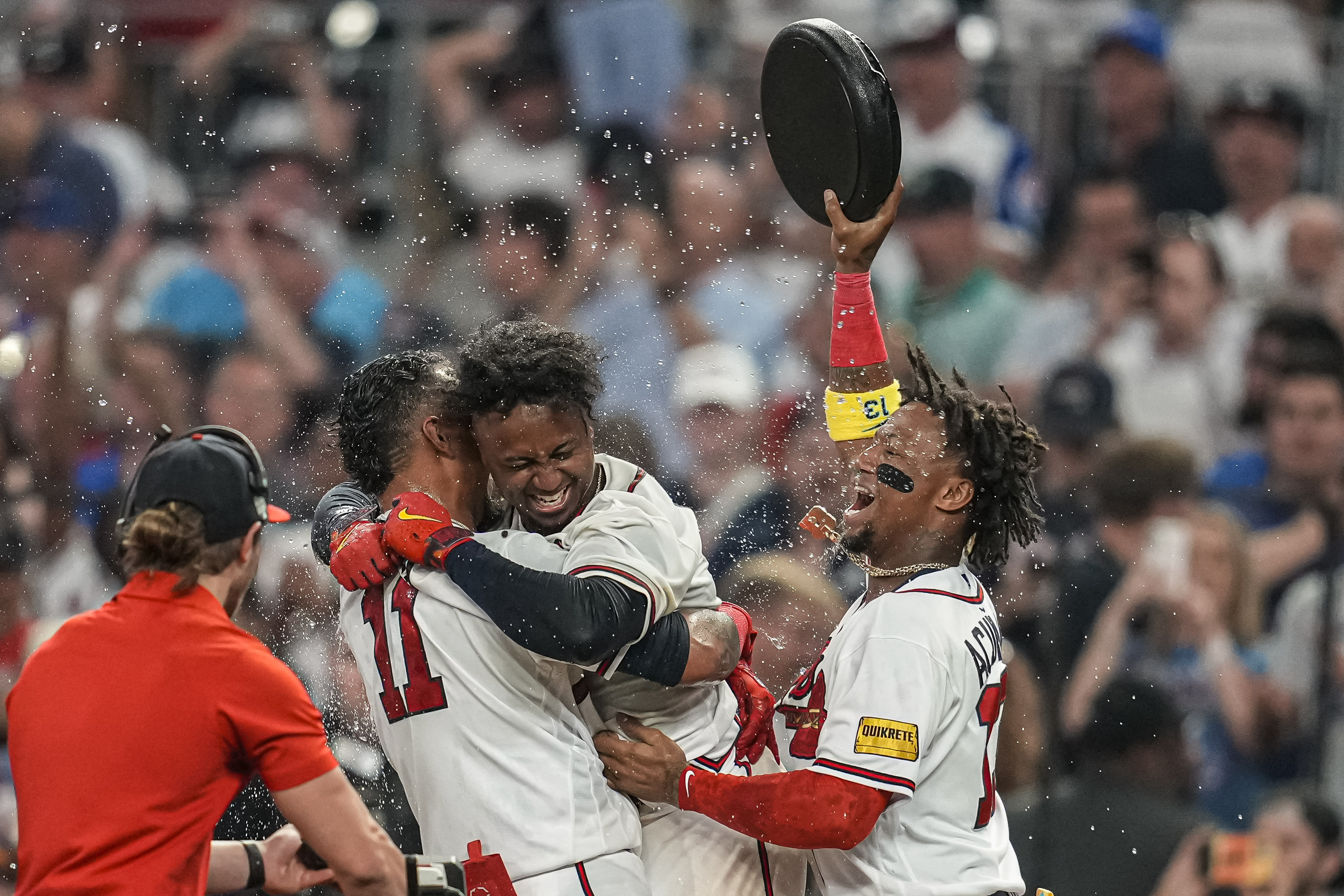 Ozzie Albies' walk-off sac fly lifts Braves over Dodgers