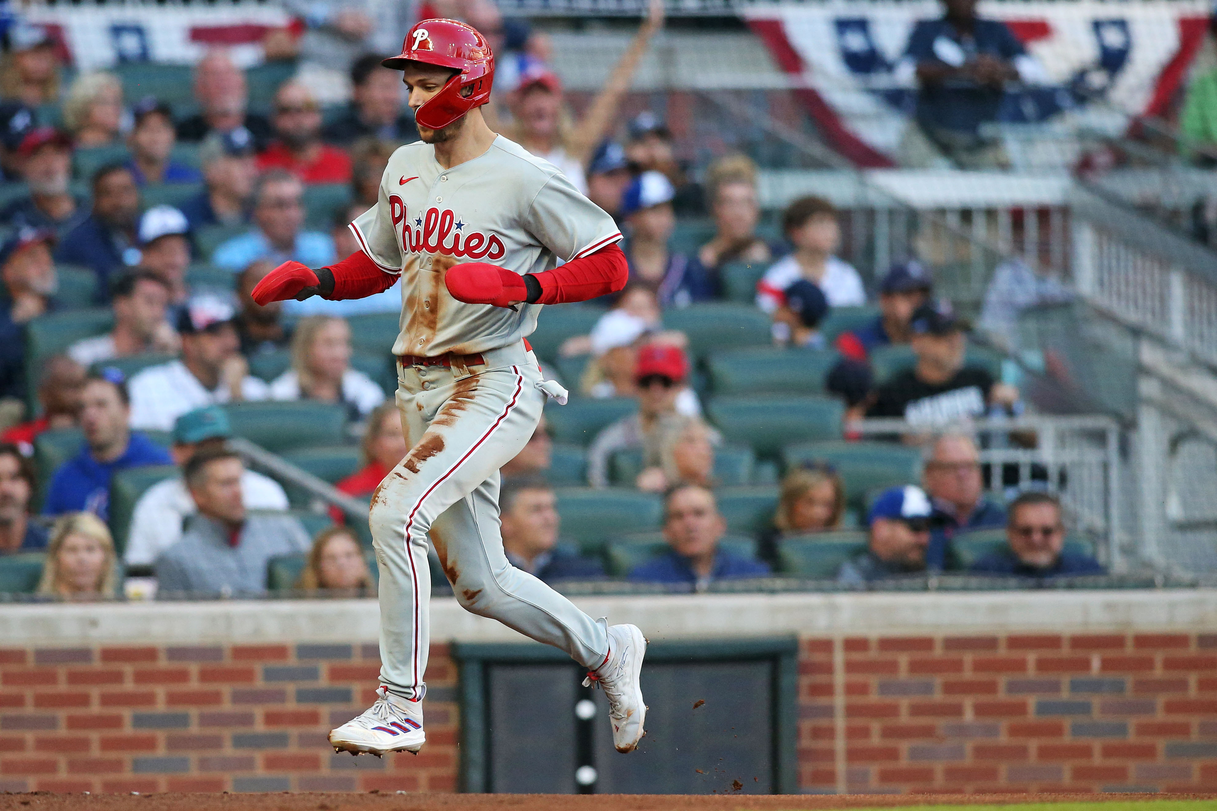 Braves rally for 5-4 win over Phillies on d'Arnaud, Riley homers