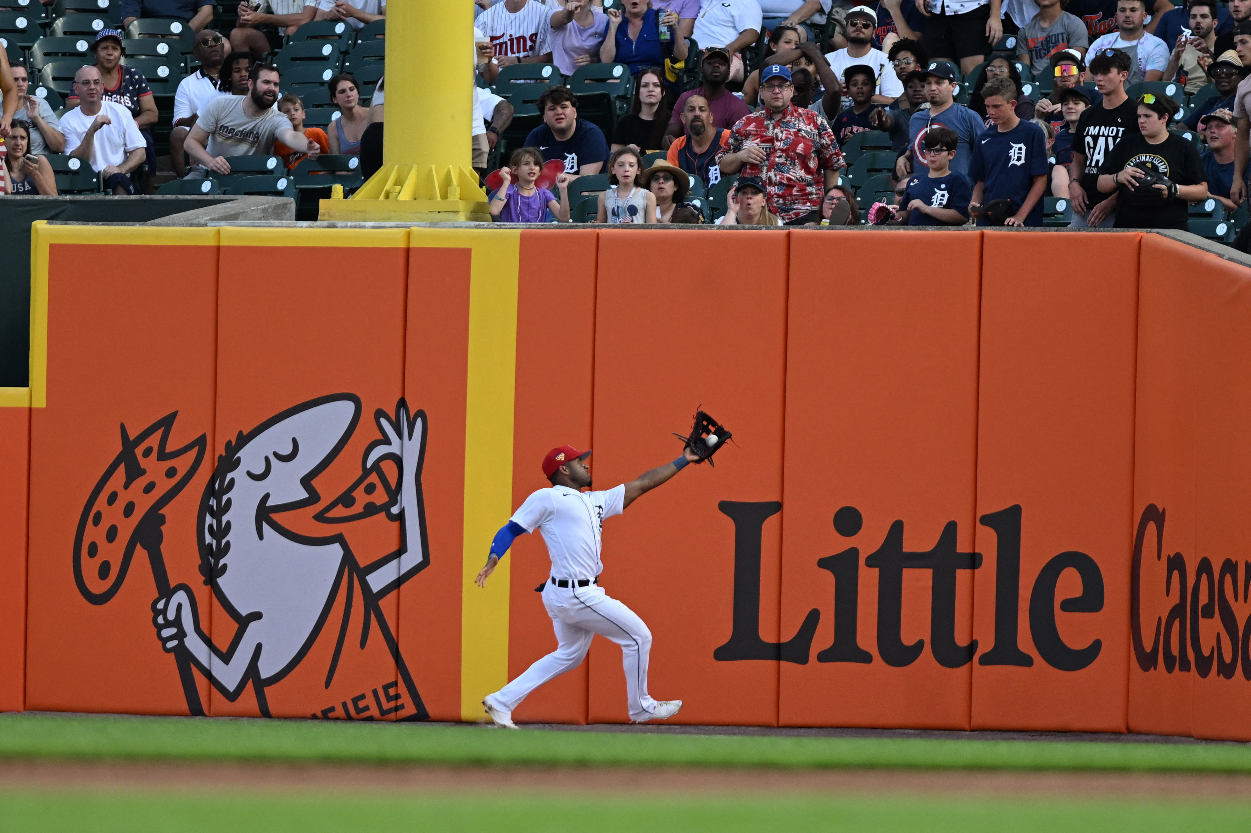 Báez's 2-run single in 1st starts Tigers to 9-0 rout of A's. 10th