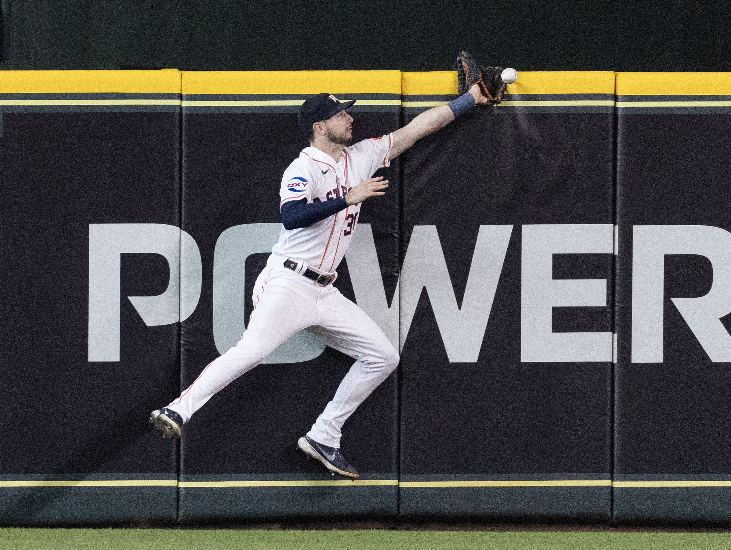 Reds drub Astros 10-3, post seventh straight win