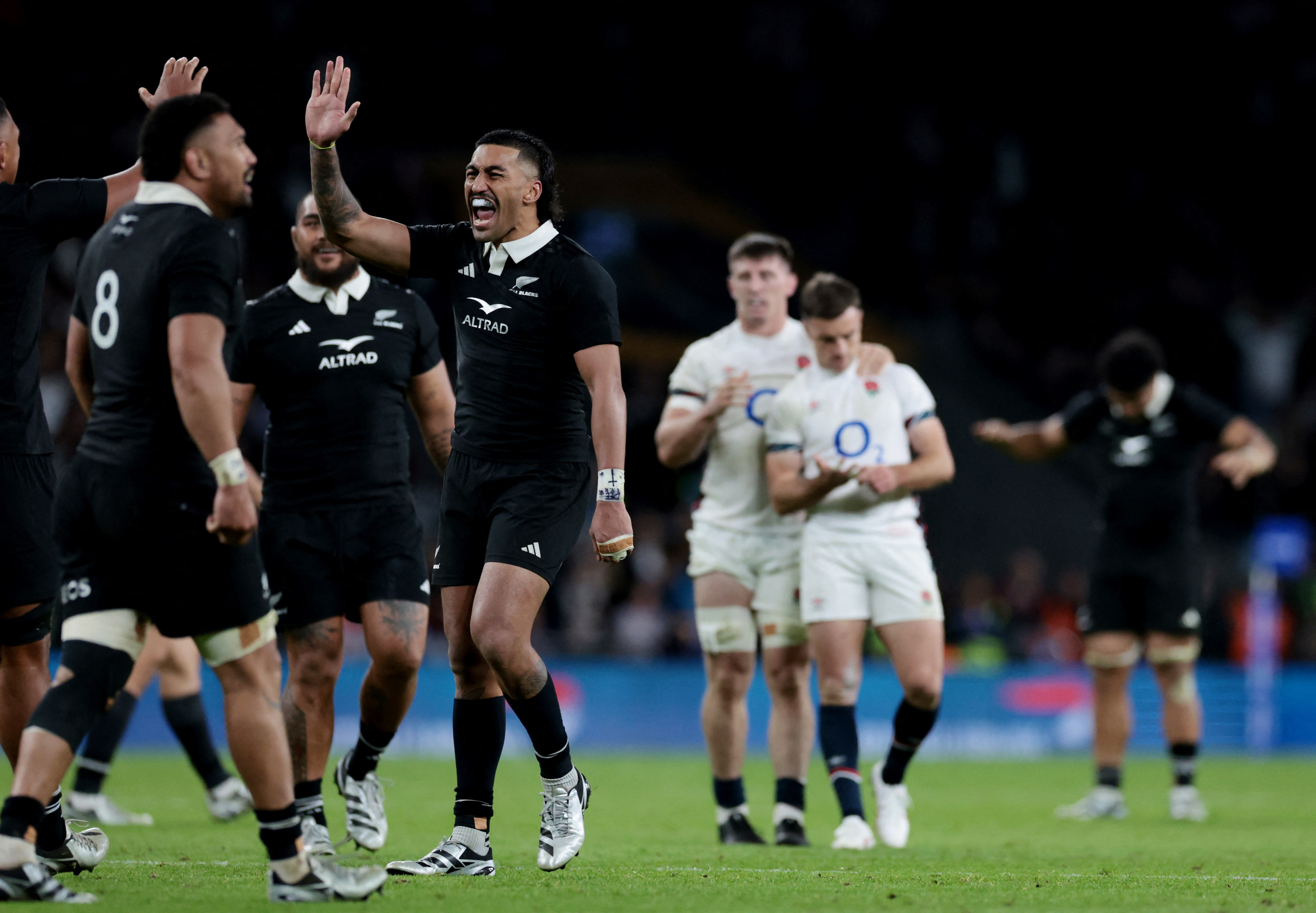 New Zealand edge England 2422 in Twickenham thriller Reuters