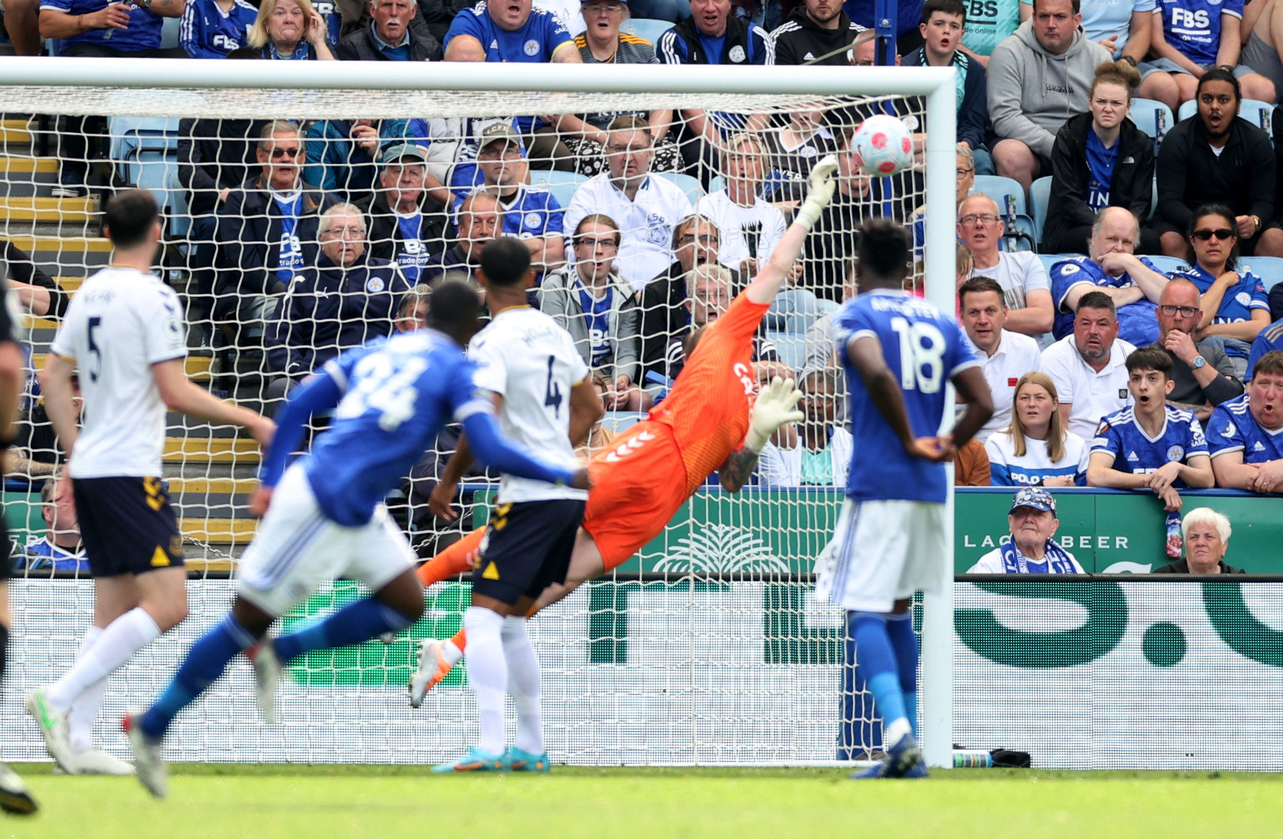 Everton Move Out Of Drop Zone With Gritty Win At Leicester Reuters