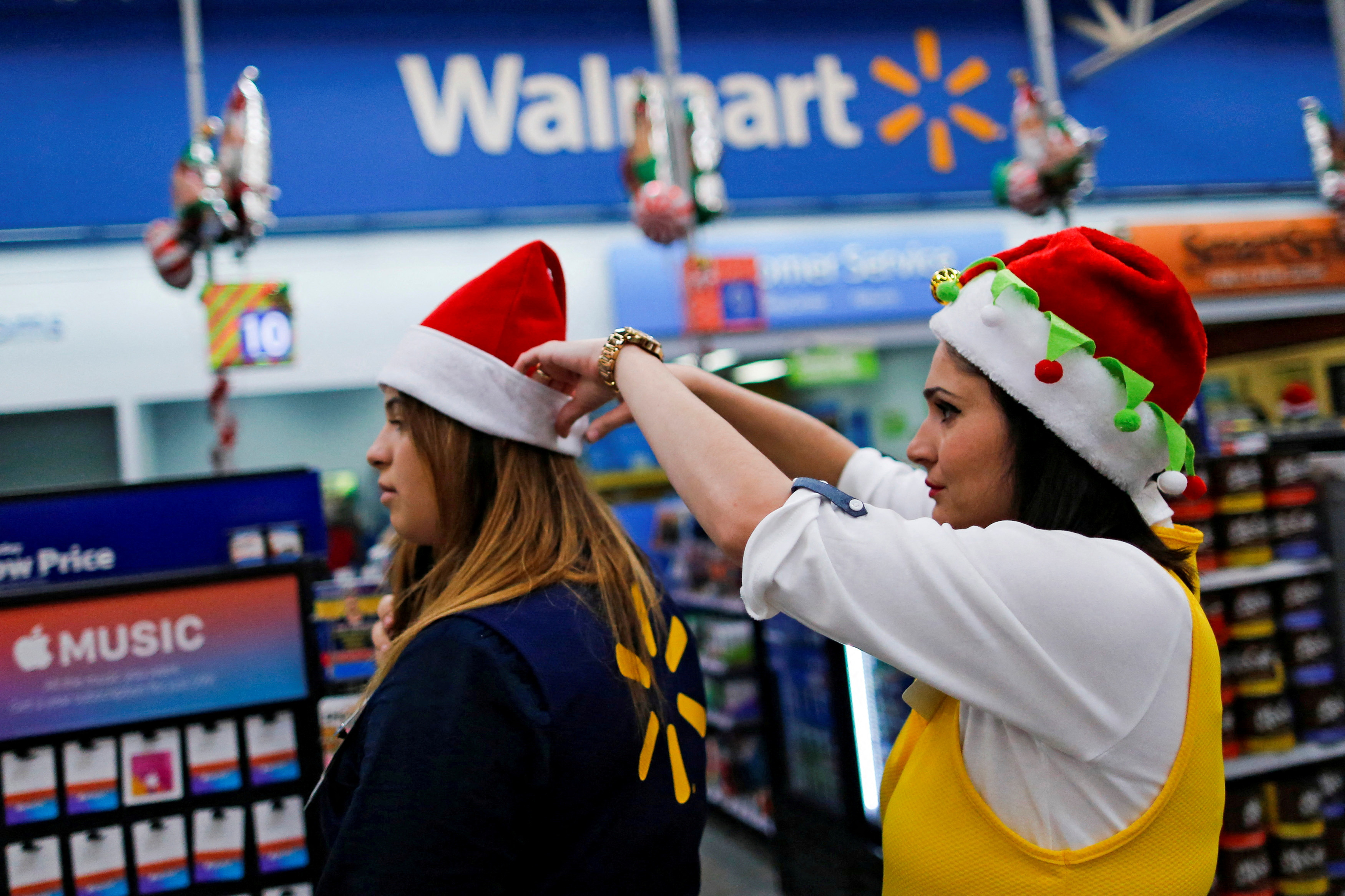 Walmart Raises Forecast and Says Shelves Are Stocked for Holiday