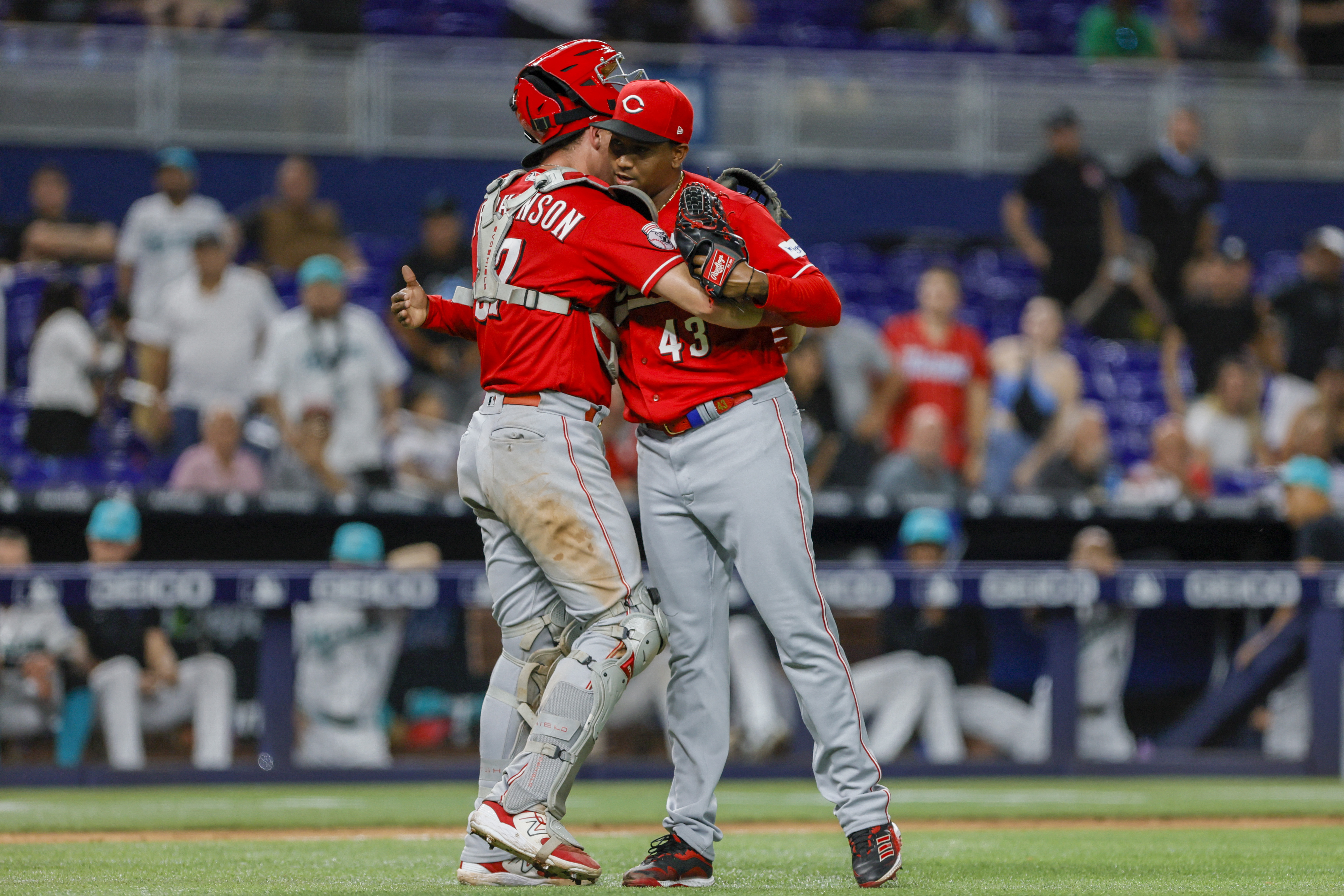 Jake Fraley (2 HRs, 4 RBIs) propels Reds past Marlins