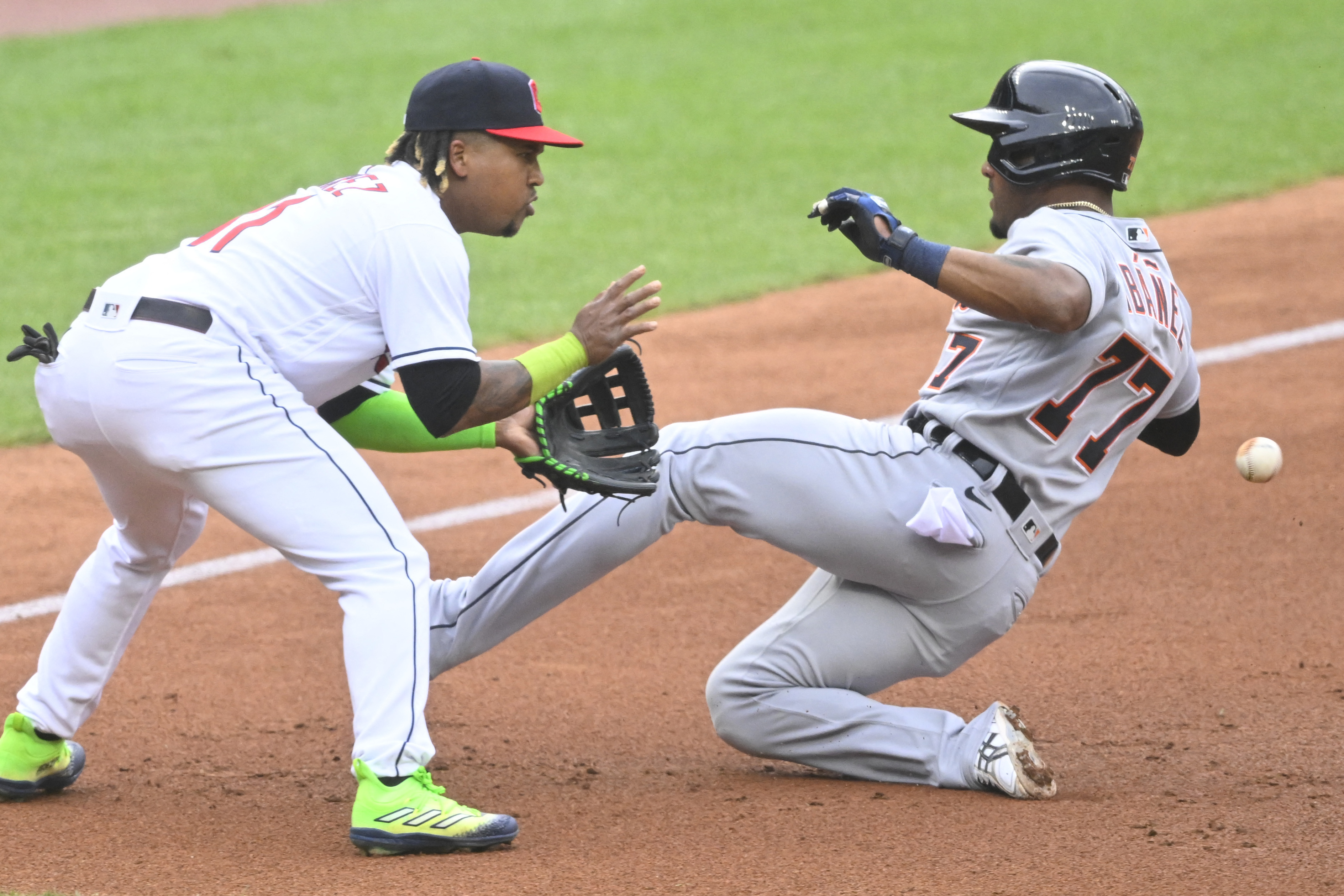 MLB roundup: Cards' Willson Contreras stars in return to Chicago