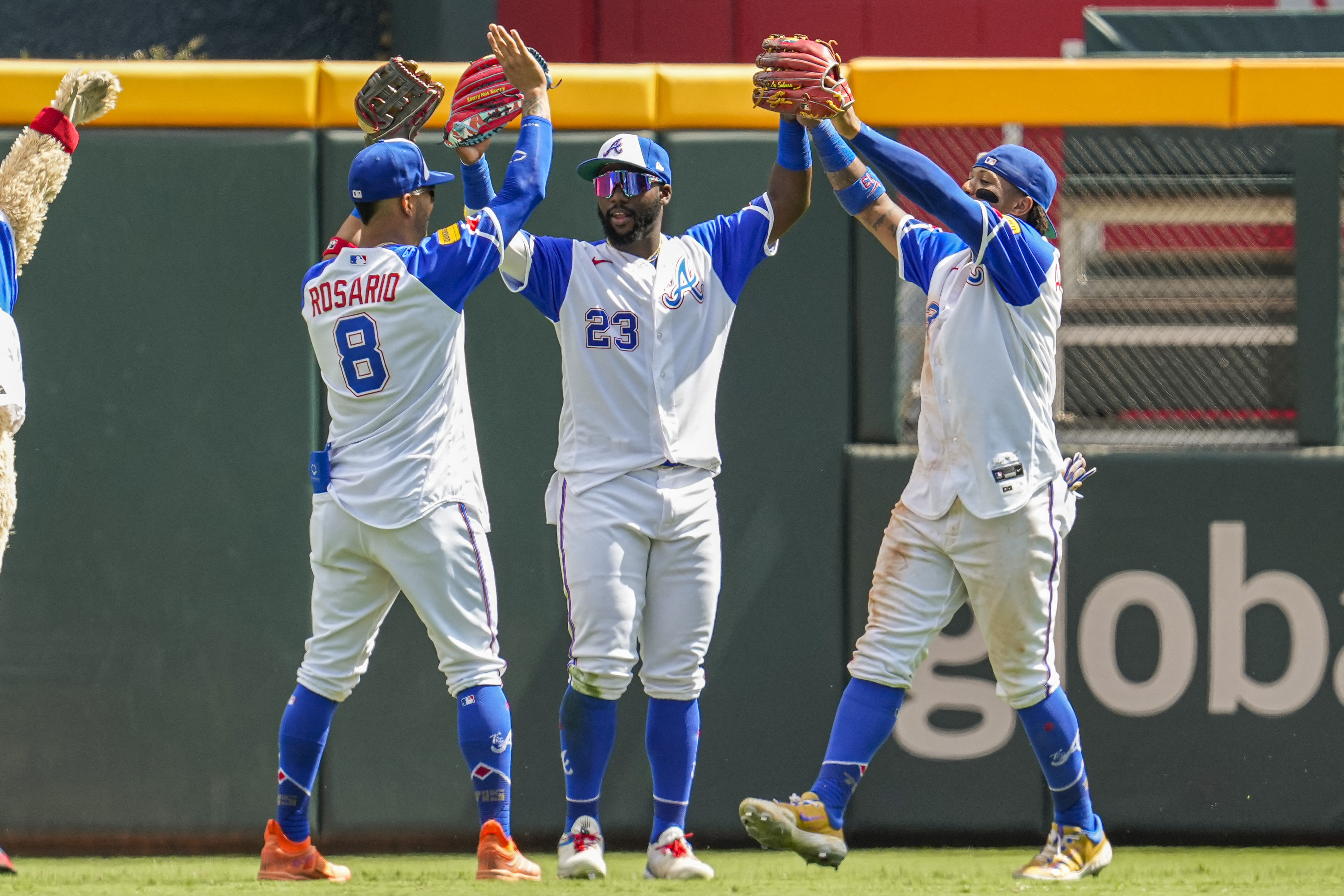 Atlanta Braves sweep Milwaukee Brewers 8-6