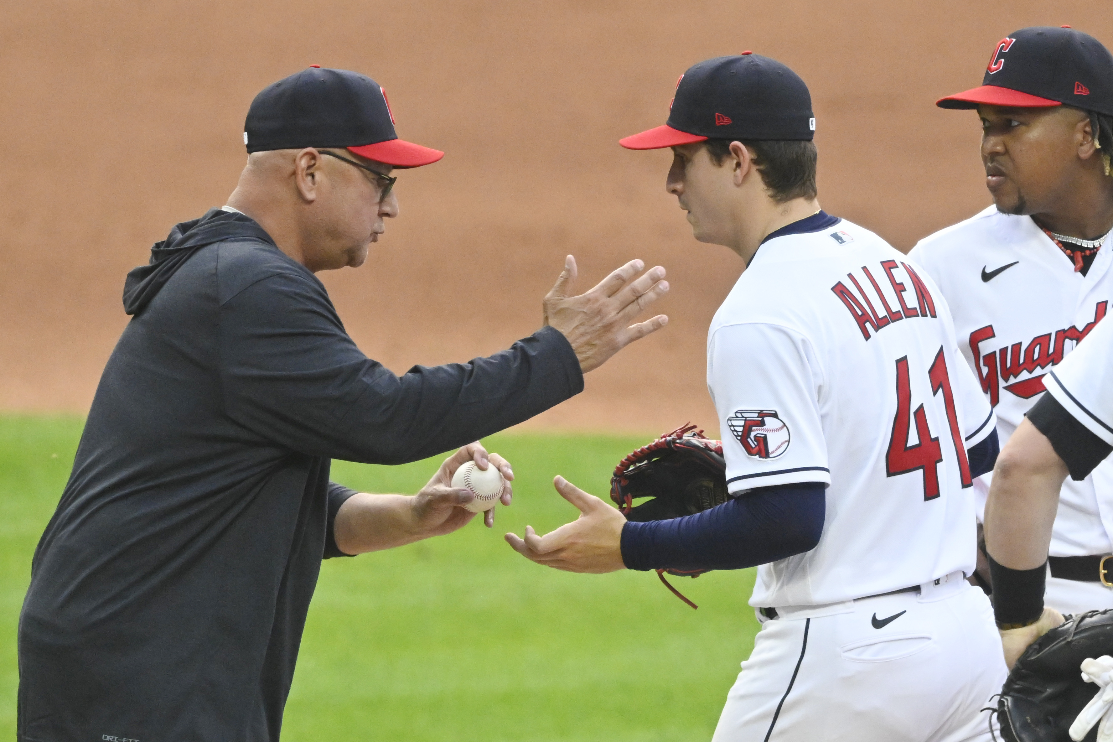 White Sox use 3-run seventh to down Guardians