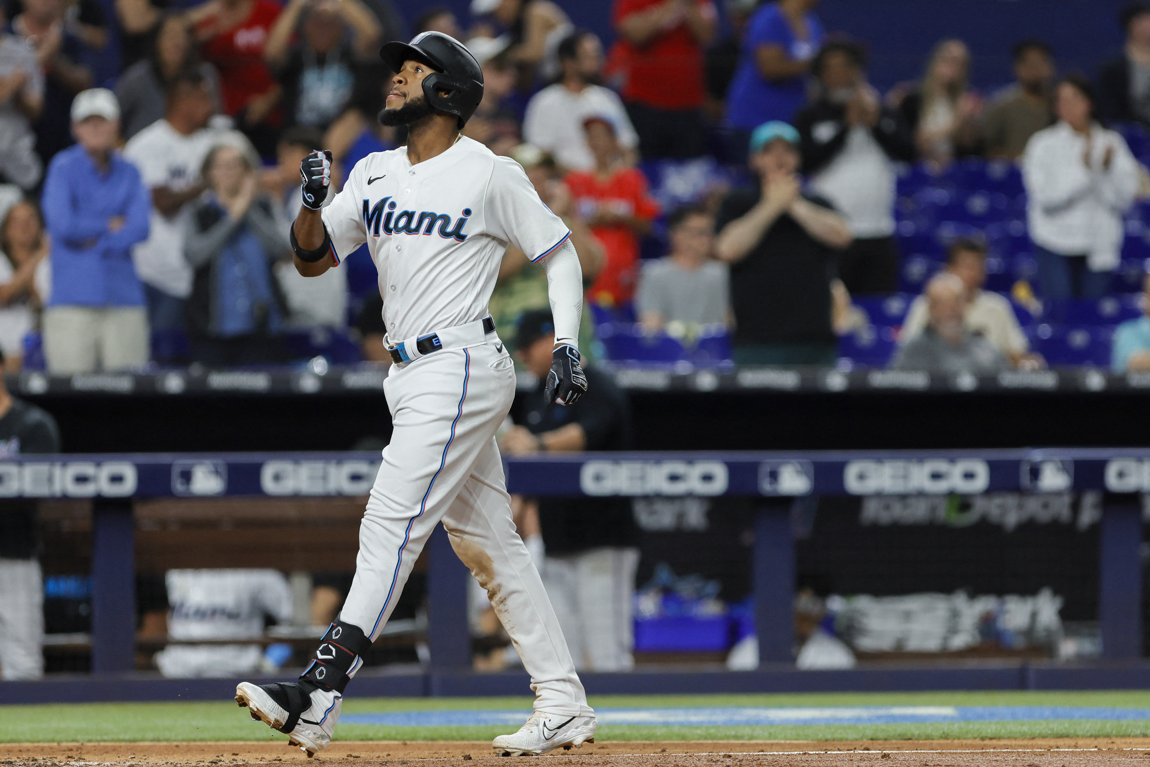 Padres rally past Marlins with five in ninth