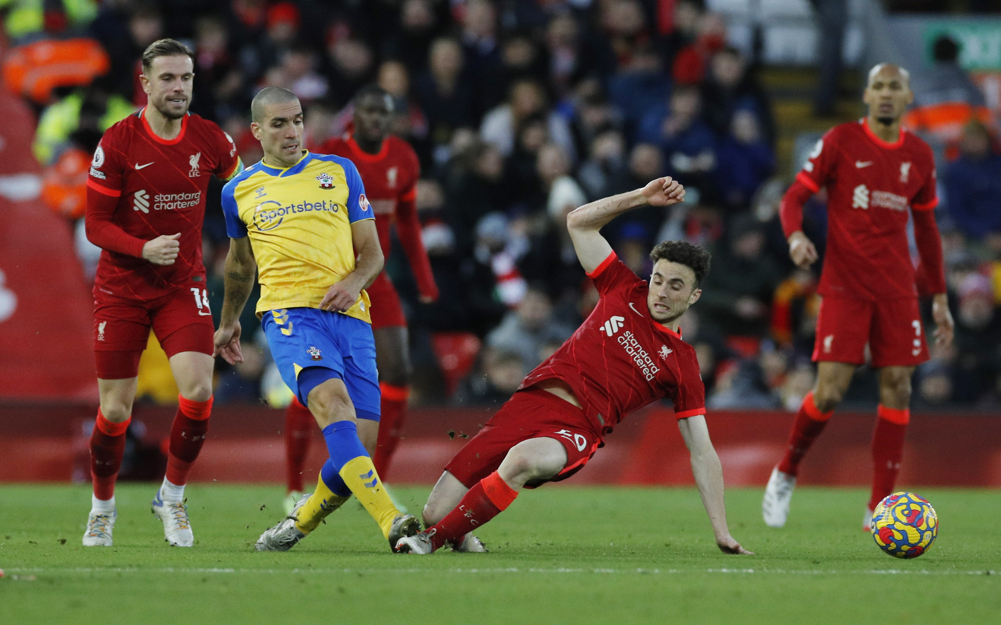 Jota double sets up Liverpool rout of Southampton | Reuters