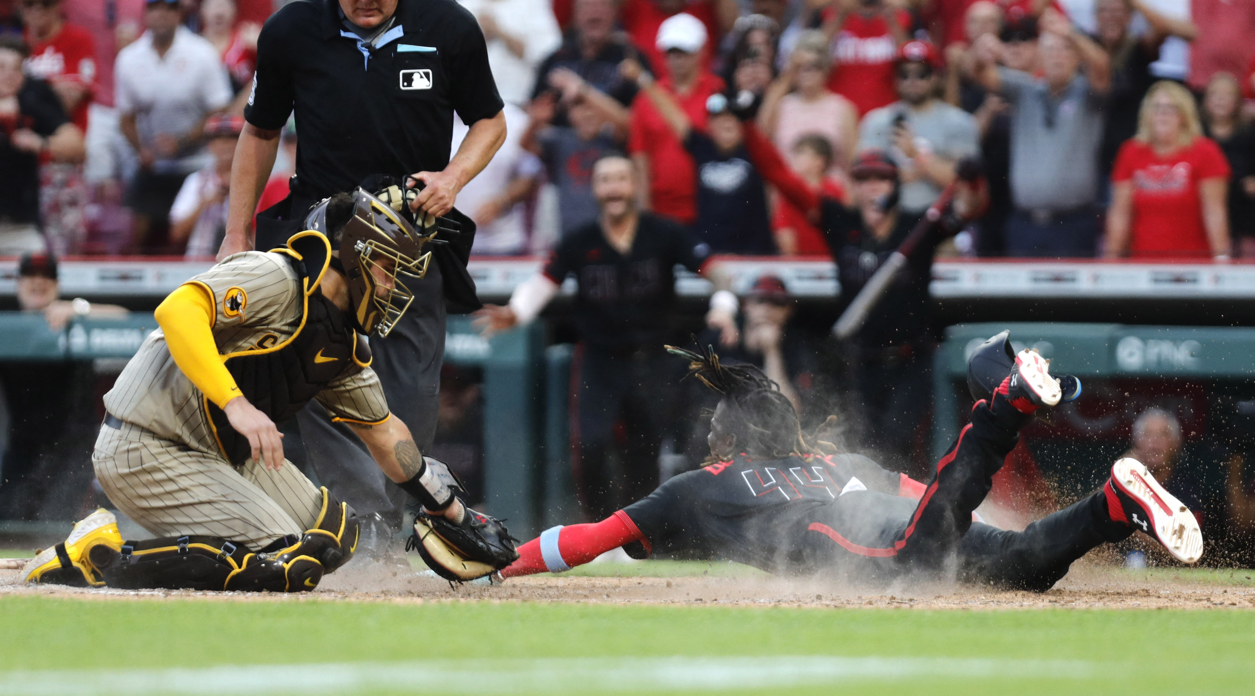 Spencer Steer's HR gives Reds wild 11th-inning win over Padres