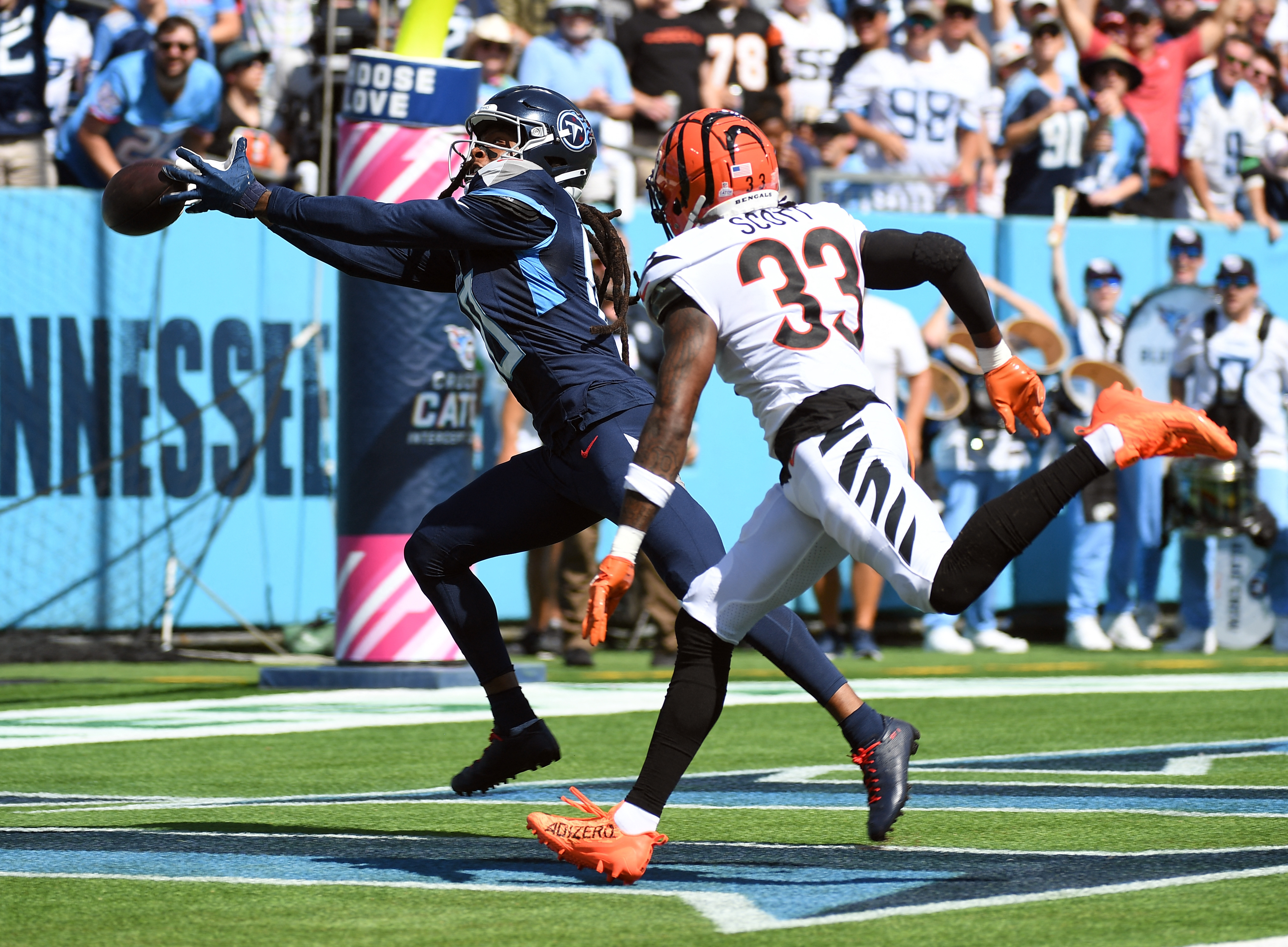 Henry runs for TD, throws for score as Titans rout Burrow, Bengals 27-3, Sports