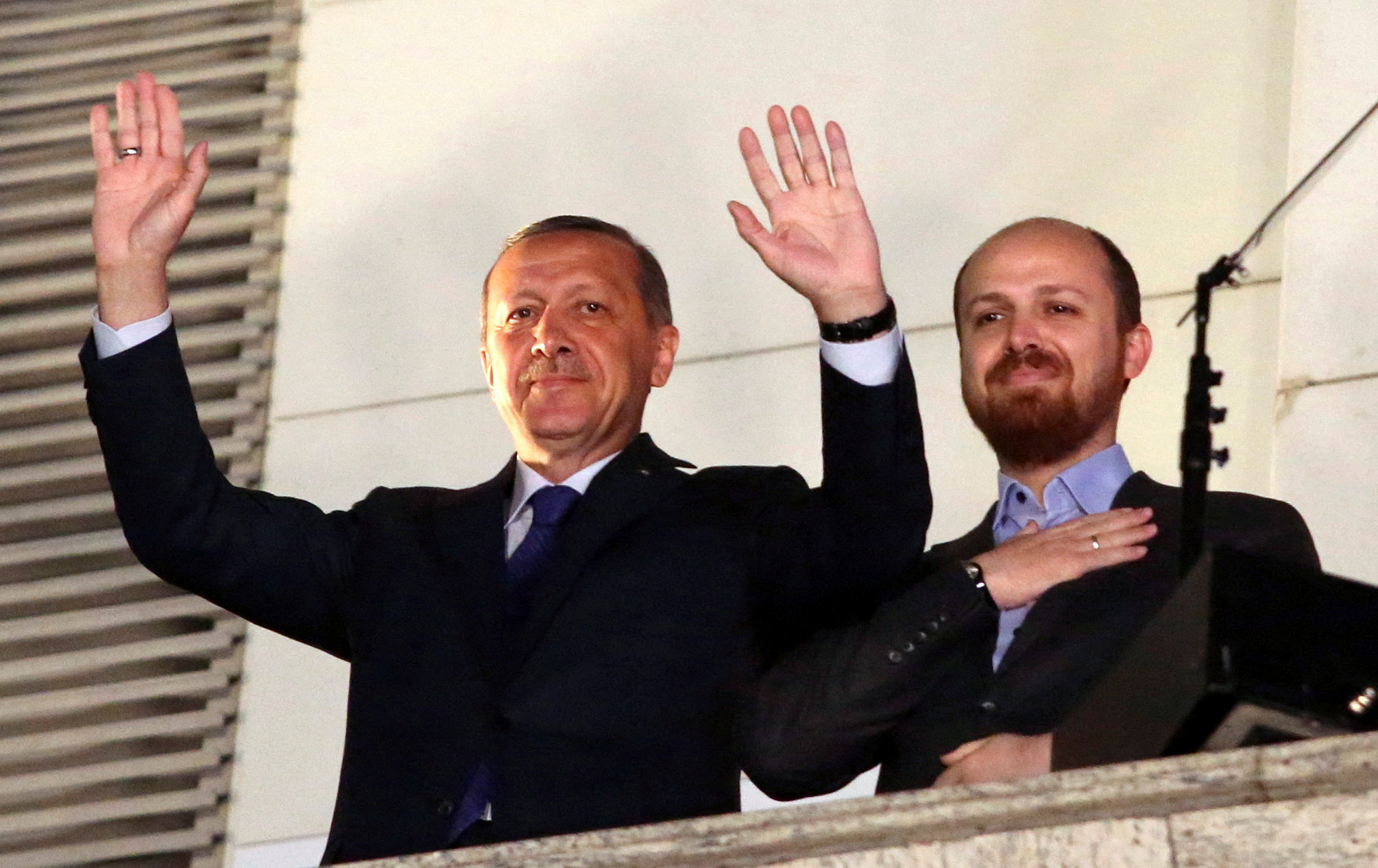 Başbakan Tayyip Erdoğan, oğlu Bilal ile Ankara'da yandaşlarını selamladı.