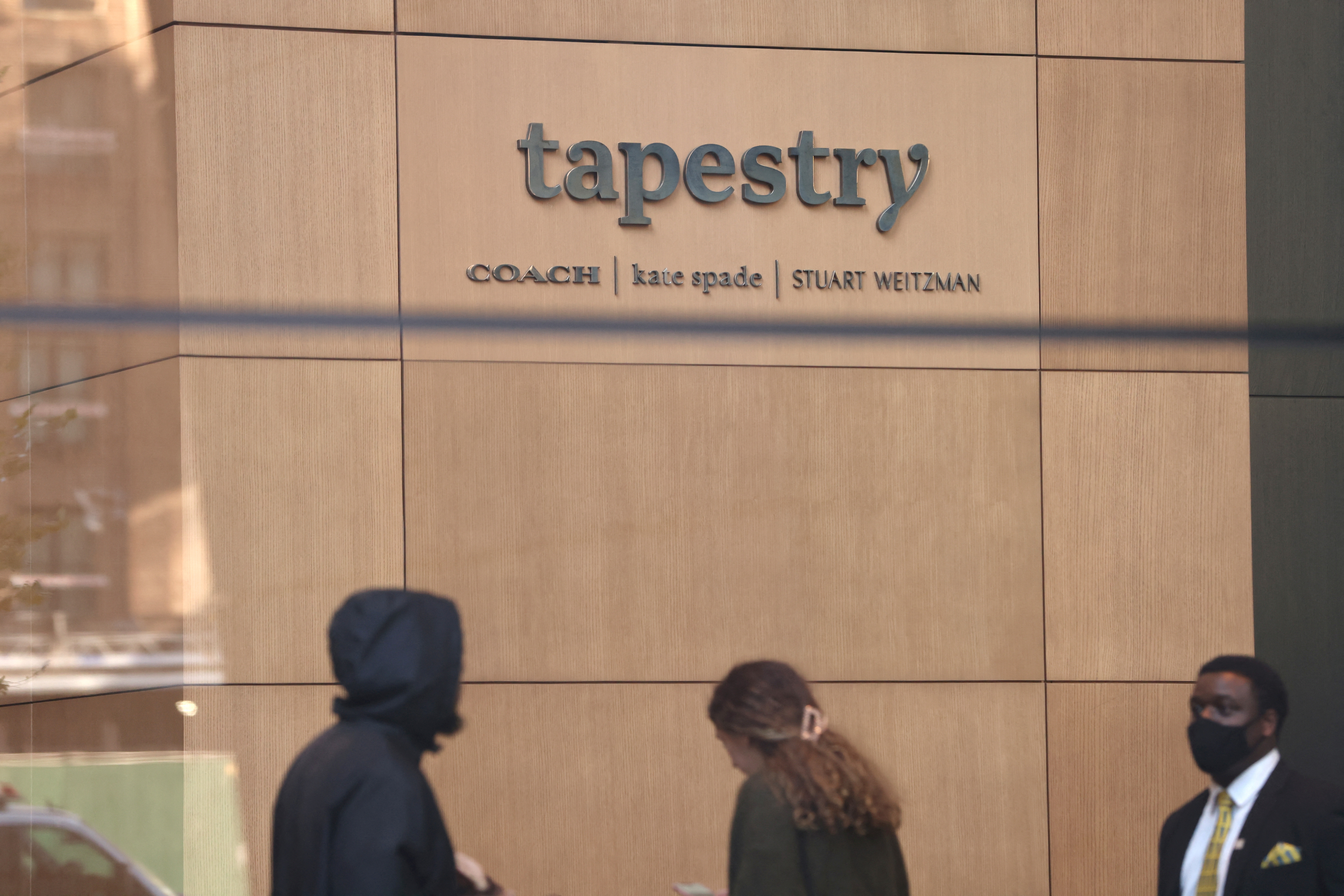 Tapestry lifts forecast as Coach bags defy U.S. luxury gloom