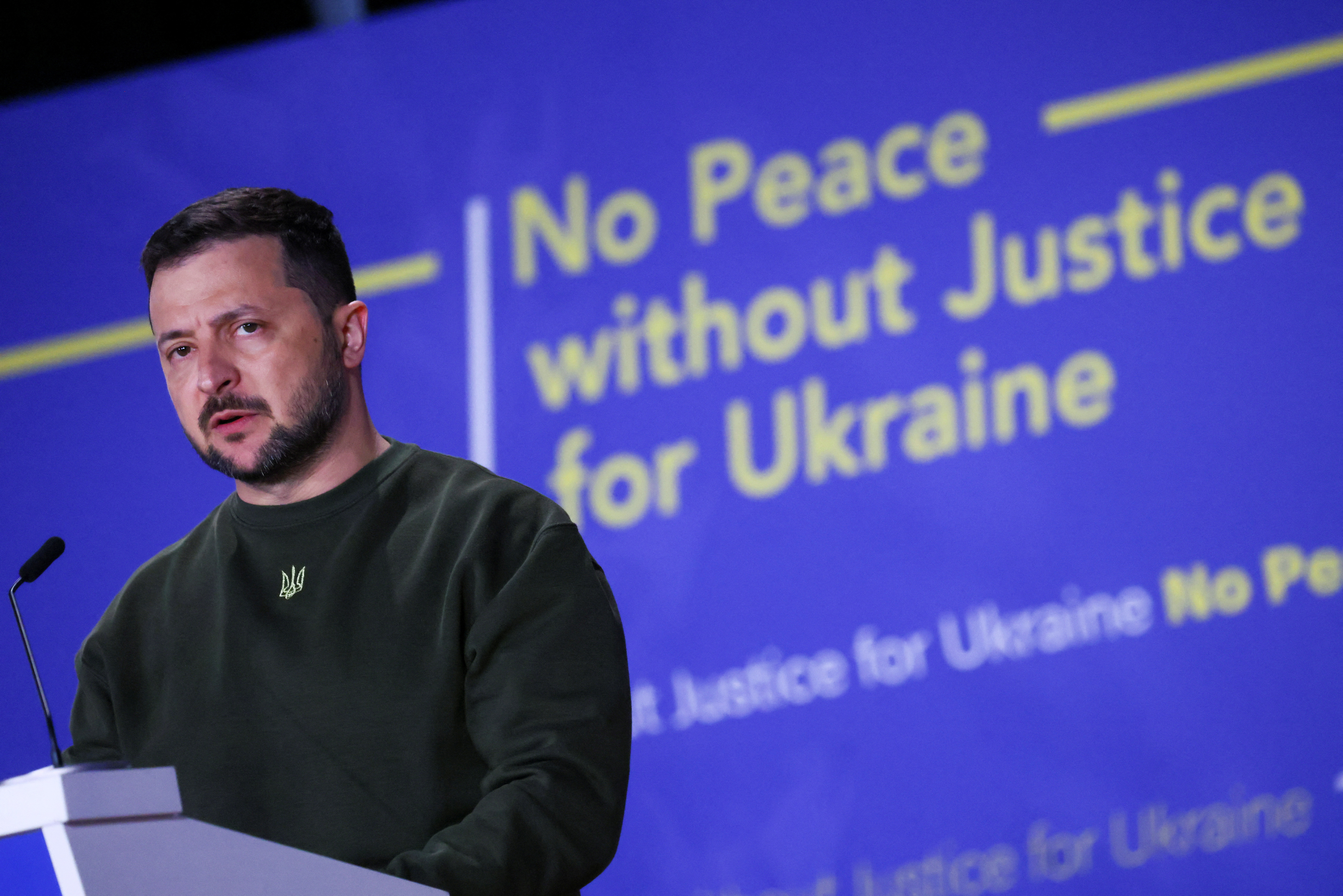 Ο Ζελένσκι της Ουκρανίας, στη Χάγη, λέει ότι ο Πούτιν πρέπει να αντιμετωπίσει τη δικαιοσύνη