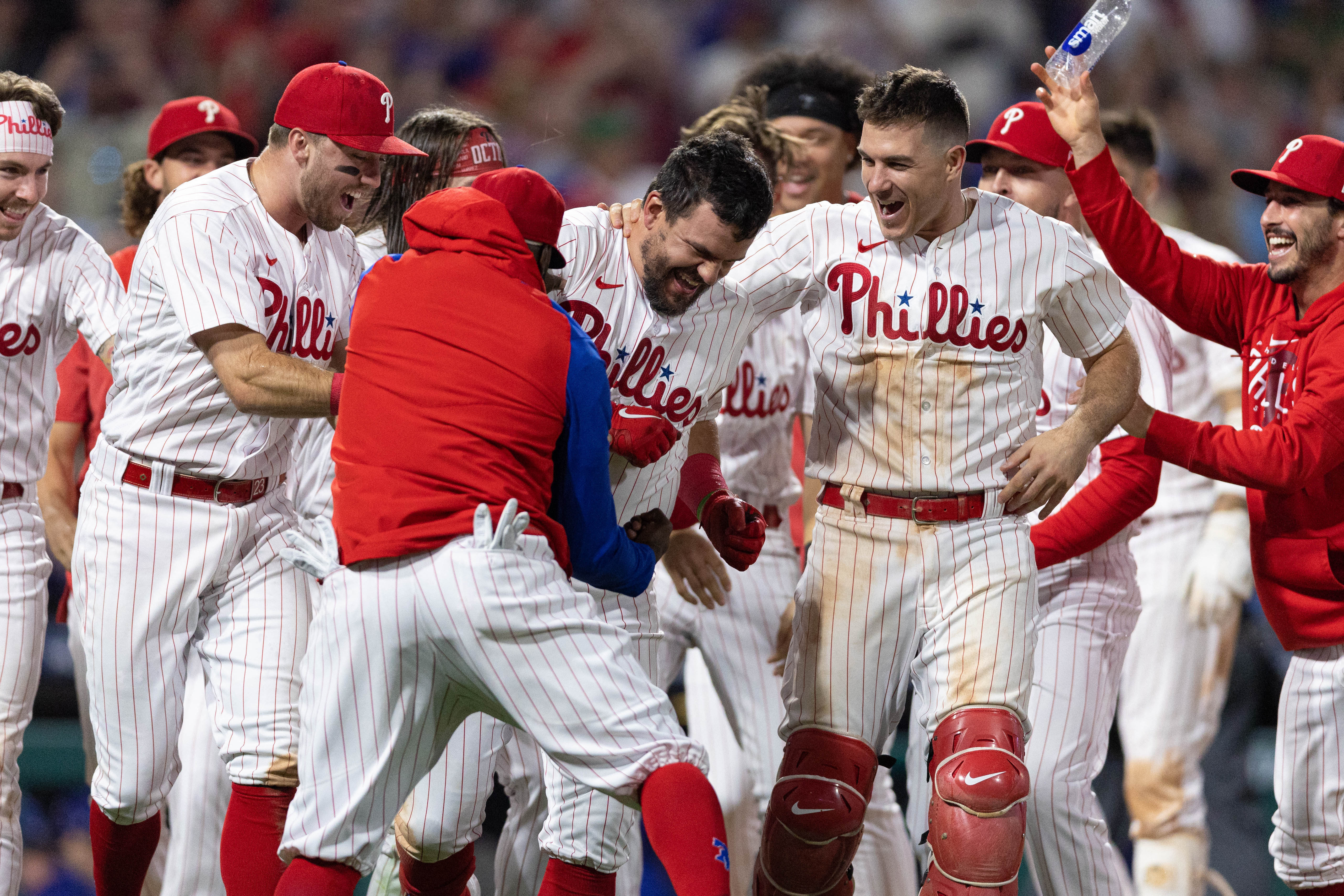 Phillies' Kyle Schwarber finishes off Dodgers with HR in ninth