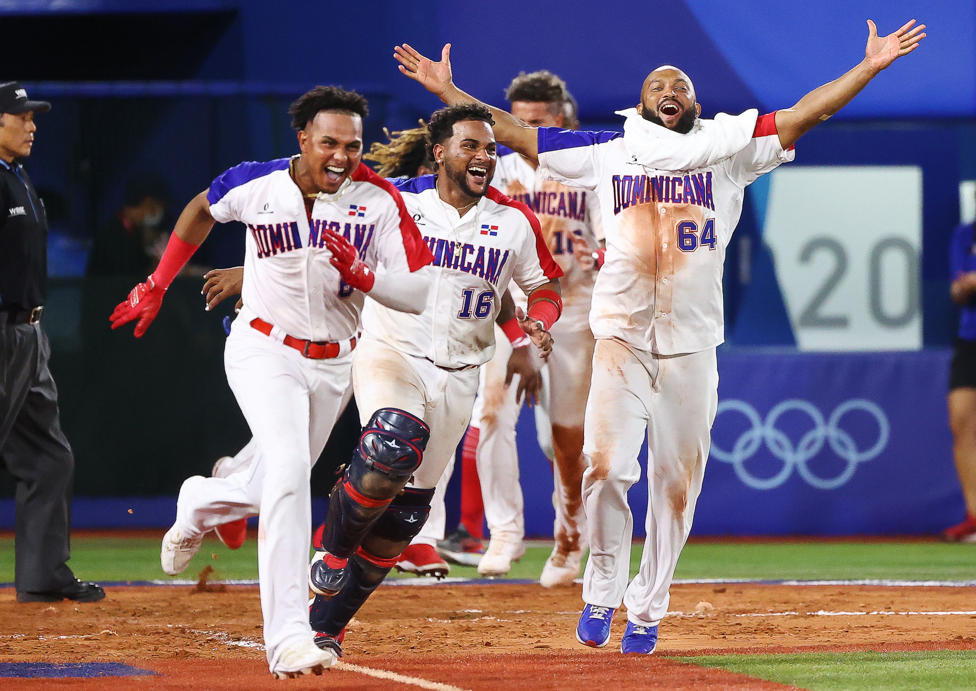 Baseball-Dominican Republic rallies past Israel to advance to