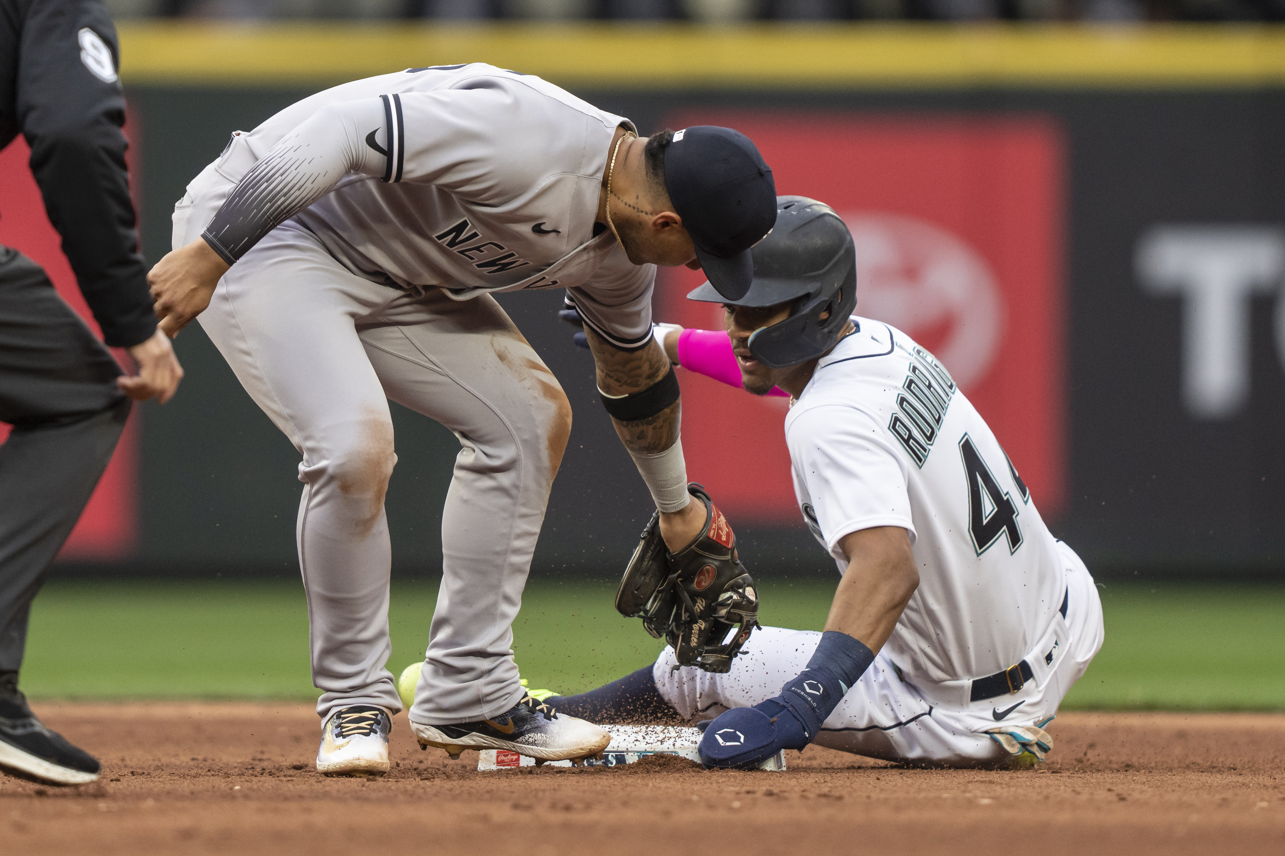 Raleigh's RBI single in 10th gives M's 1-0 win over Yankees