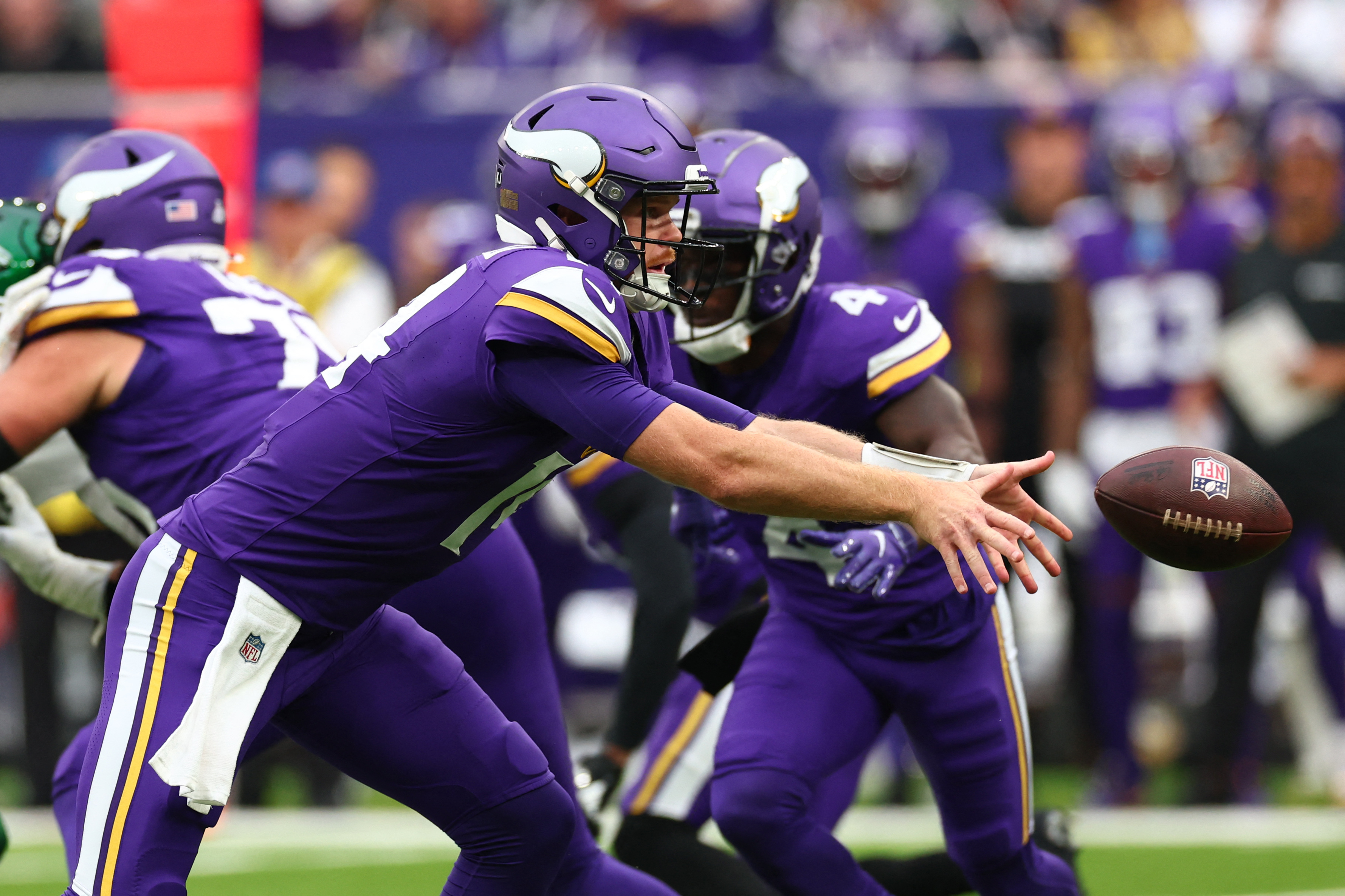 Vikings squander early lead, hold on to beat Jets in London | Reuters