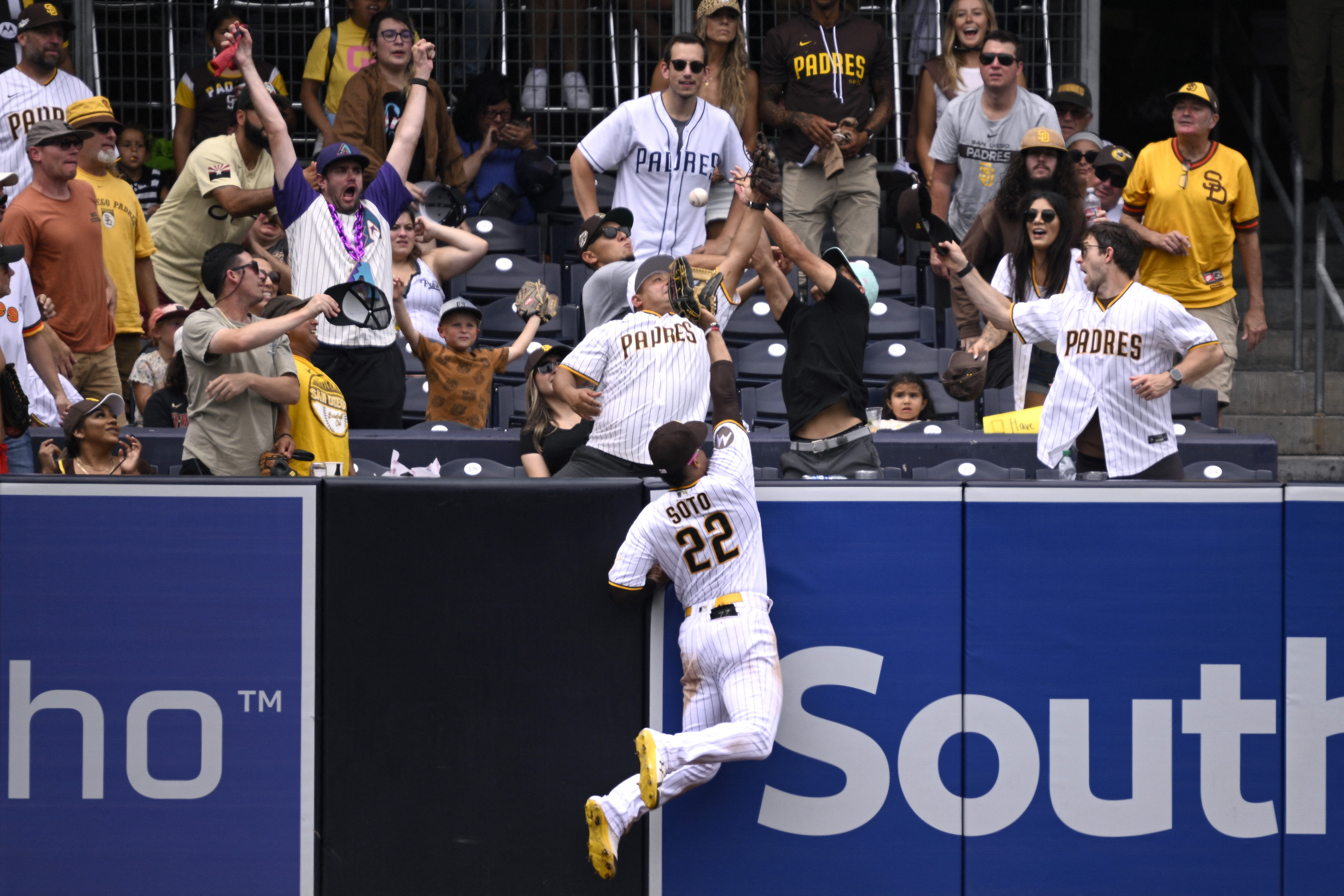 Moreno hits a grand slam to help the Diamondbacks beat the Padres 8-1 for a  doubleheader sweep - ABC30 Fresno