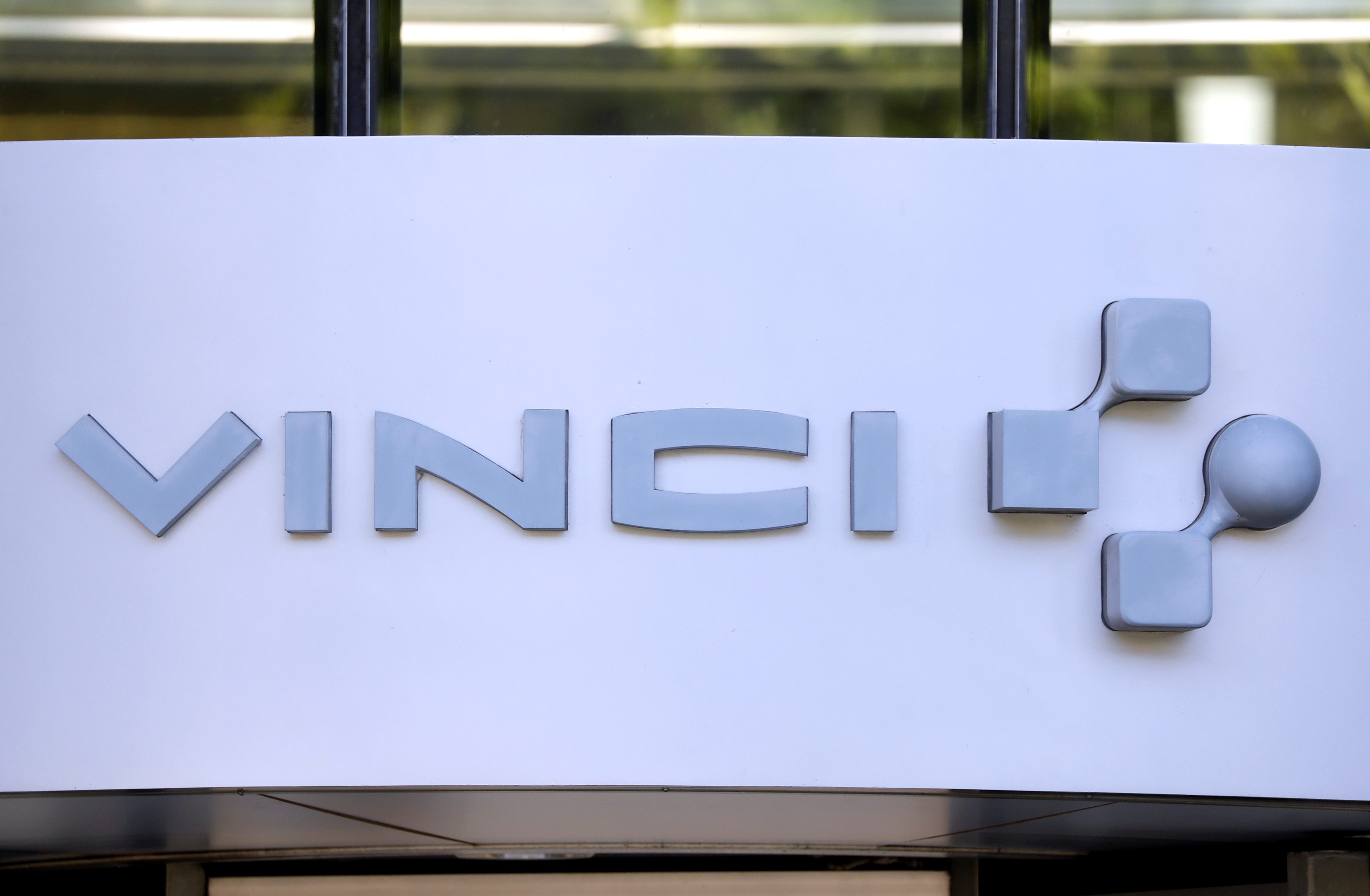 The logo of Vinci is pictured at the company's headquarters in Rueil-Malmaison near Paris, France, April 22, 2020. REUTERS/Charles Platiau/Files