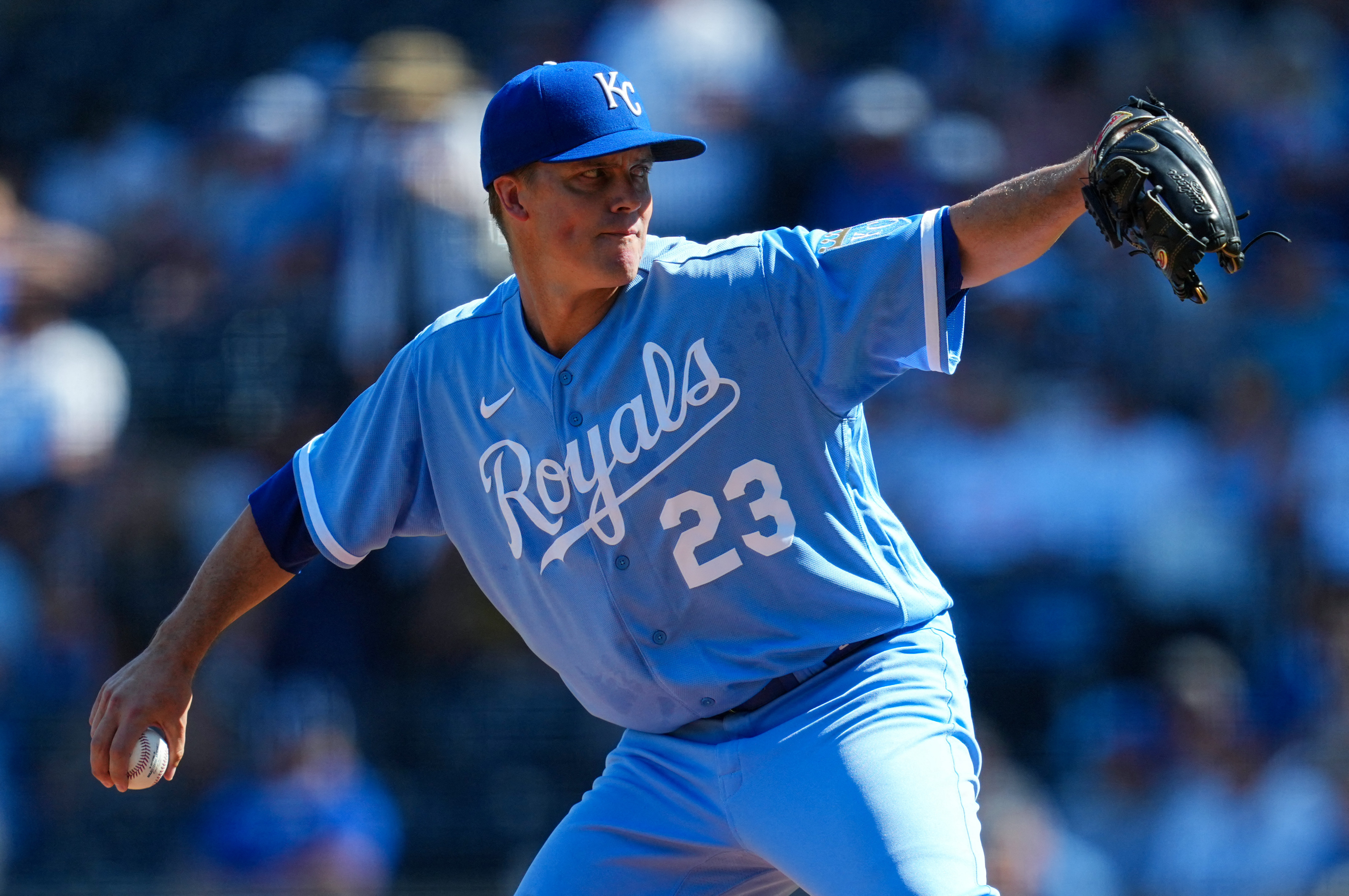 Royals blast three homers, dump Yankees in finale