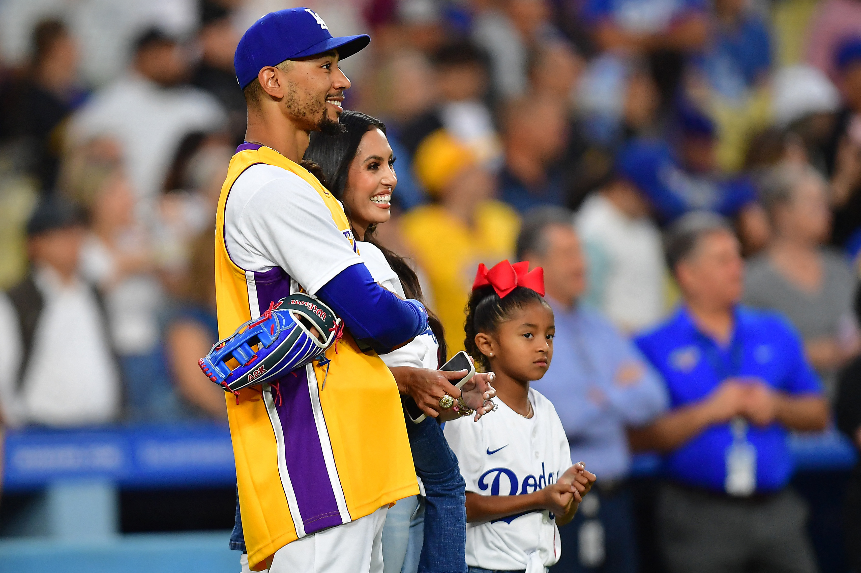 kobe dodgers | Essential T-Shirt