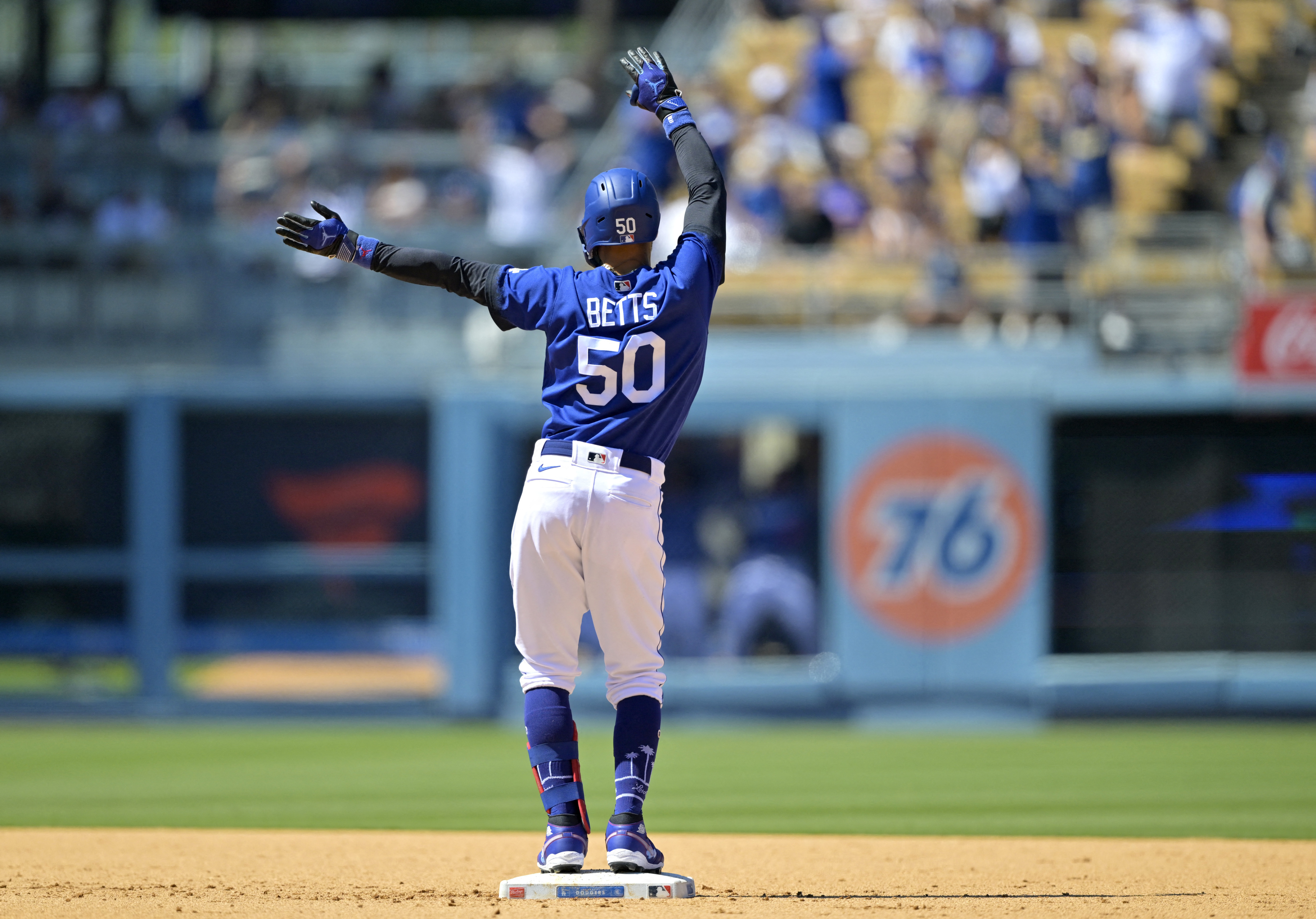 Julio Urias dominant in Dodgers' win over Rockies