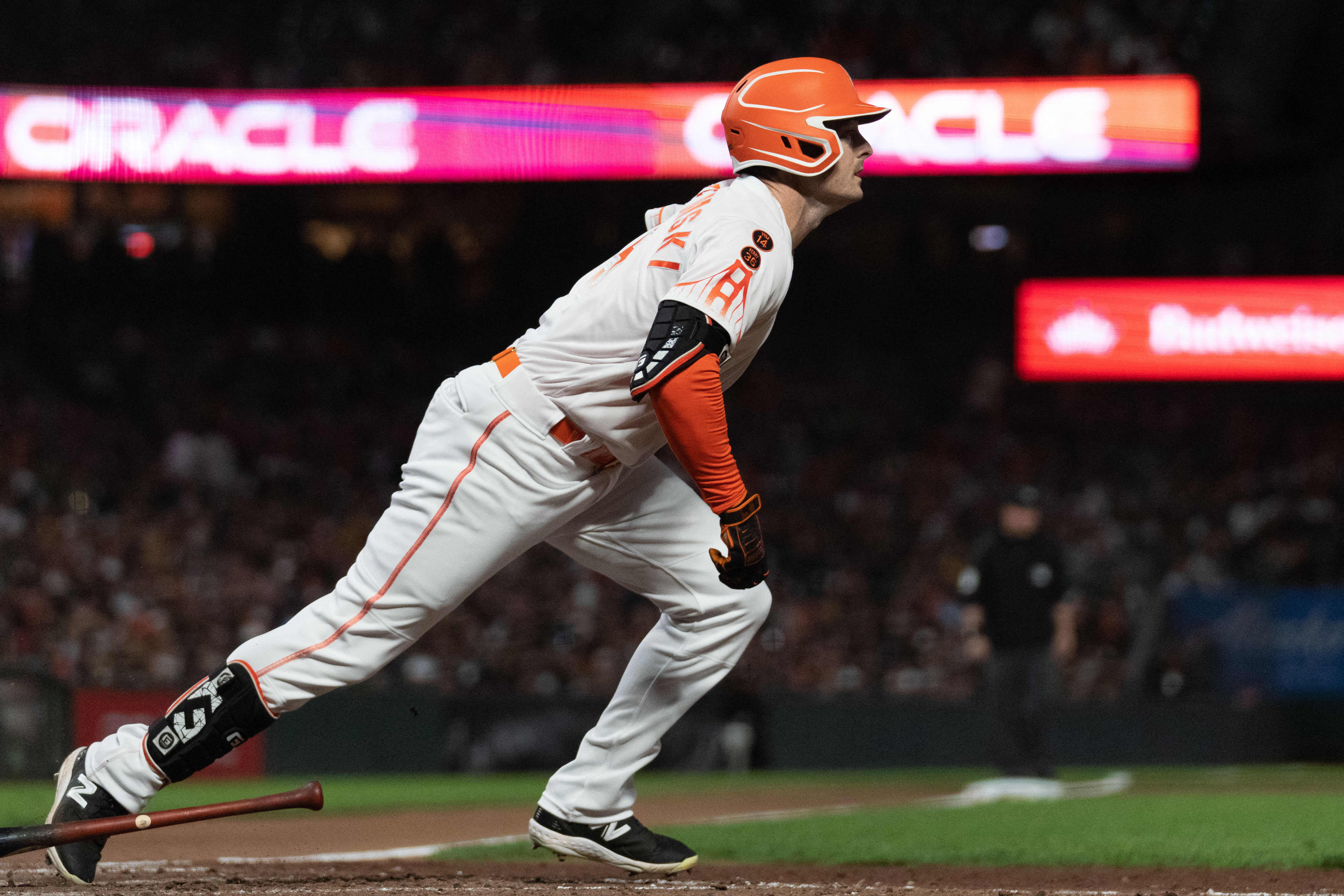 Giants edge A's, end six-game losing streak