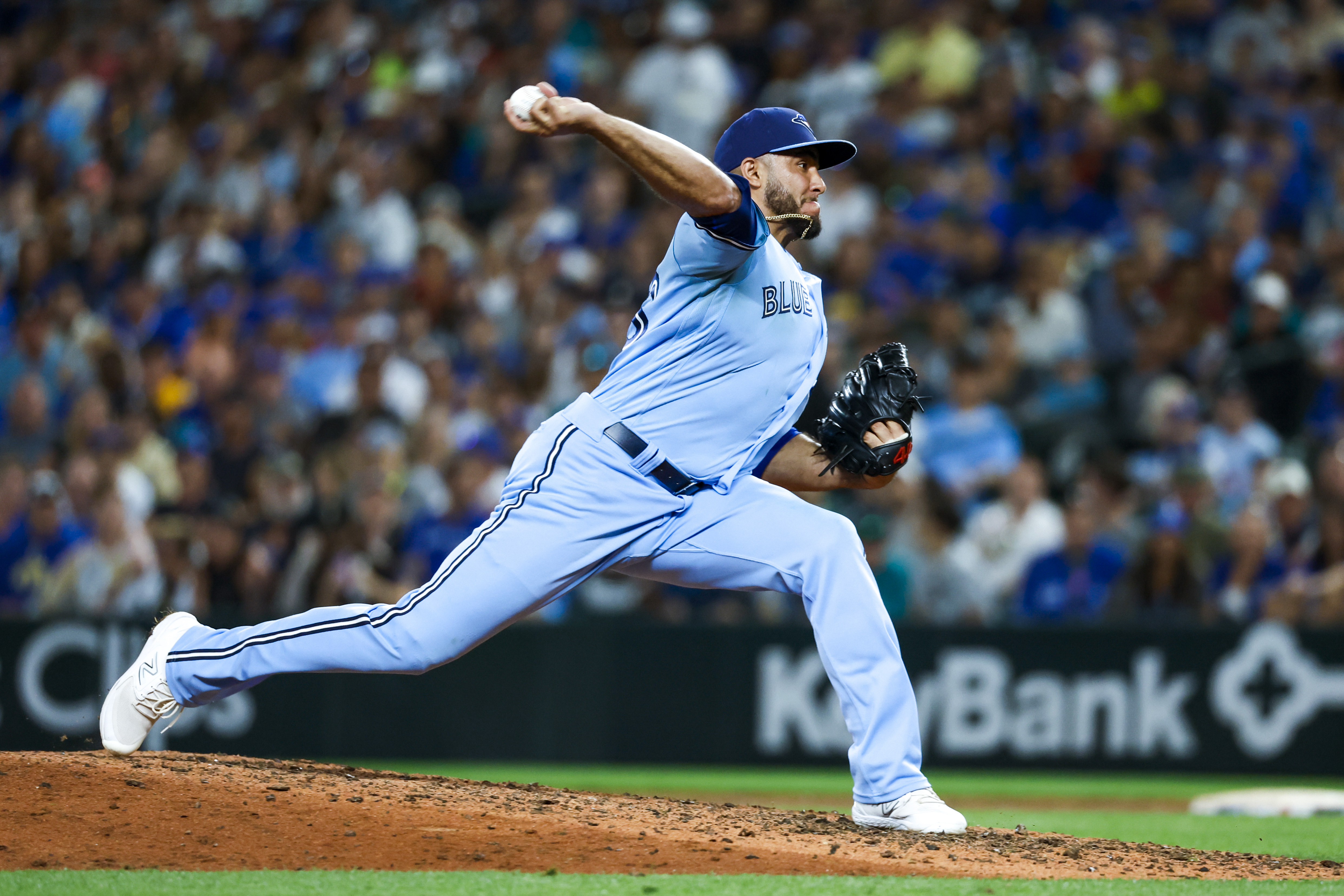 Hernández walks off old team as Mariners top Blue Jays 3-2