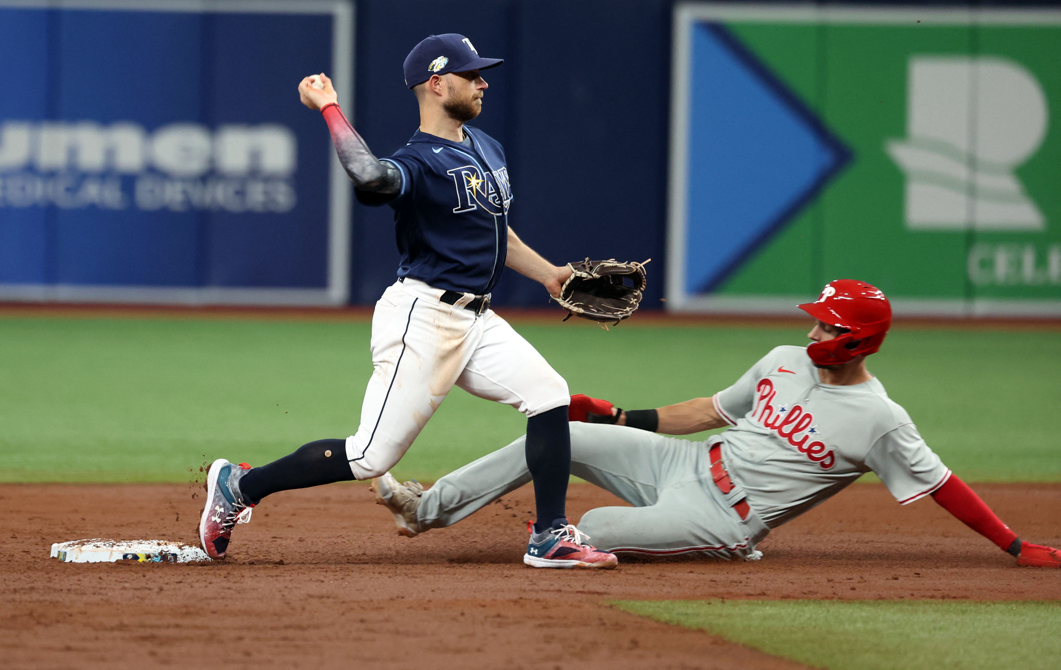 Phillies collect 17 hits, take second straight from Rays Reuters