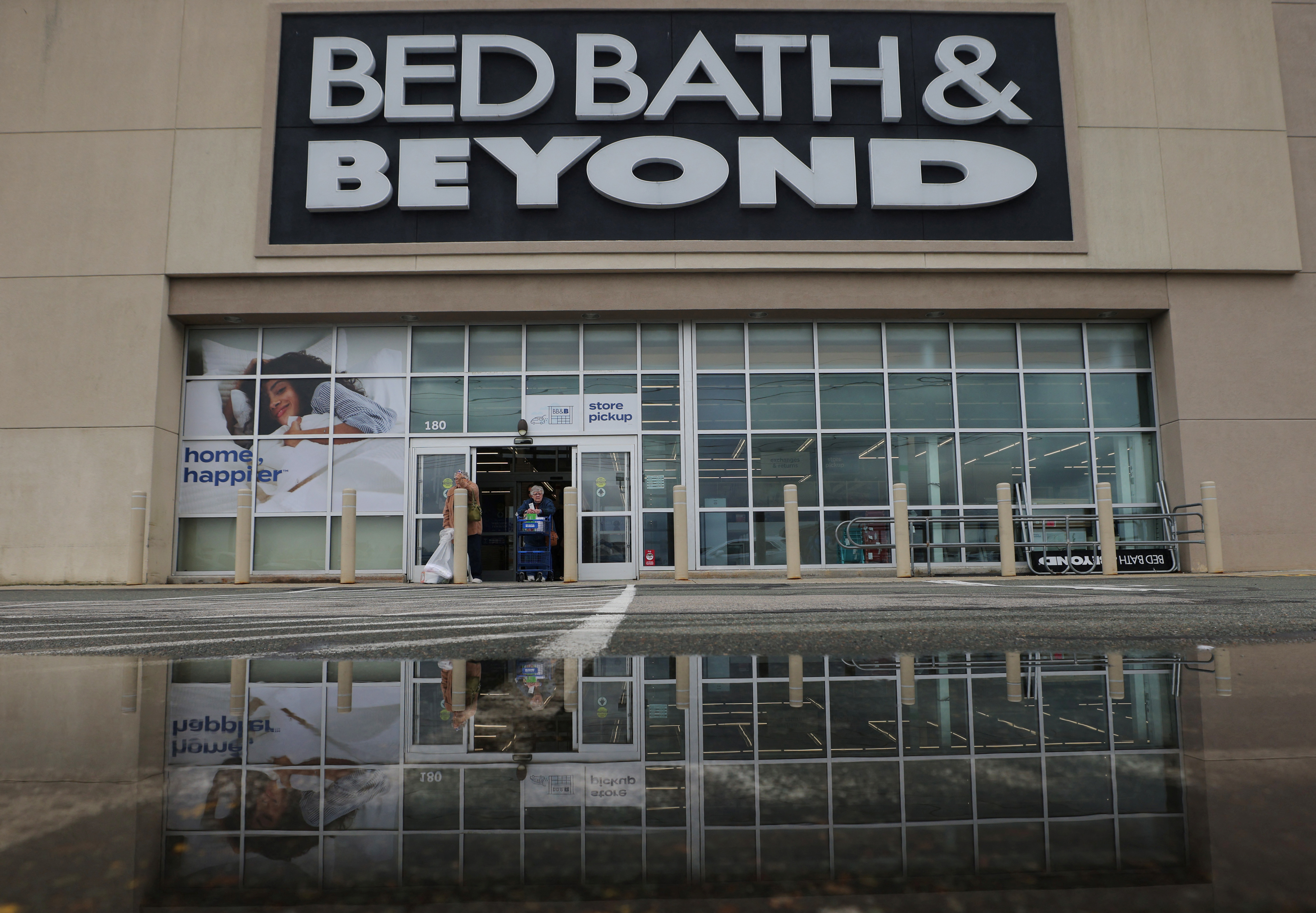 Why Walmart's new bet on fashion brands, home decor threatens