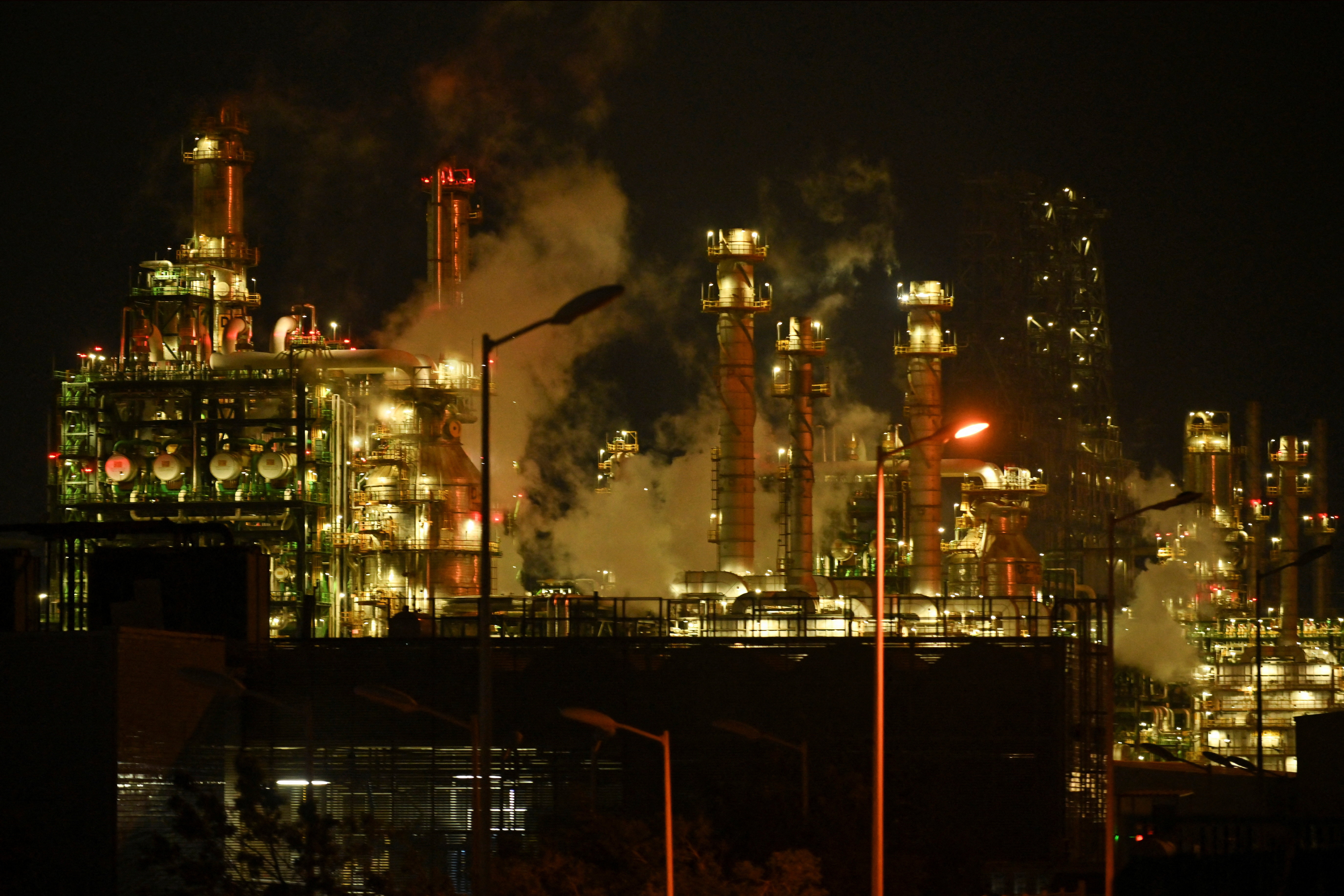 Mexico's Pemex douses fire at Dos Bocas refinery, second since March |  Reuters