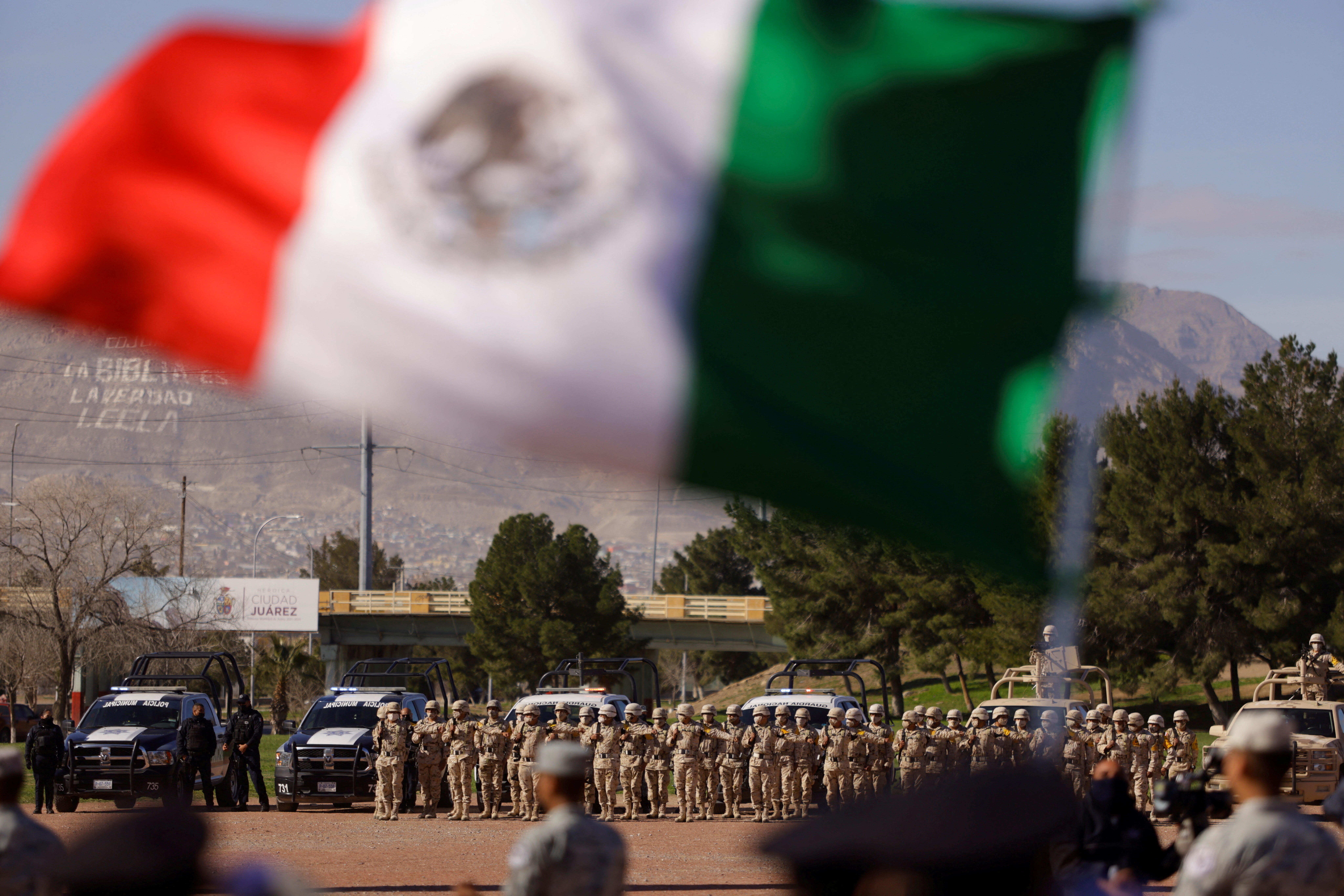 Members of the Mexican army and police officers participate in the commemoration of Flag Day in Ciudad Juarez