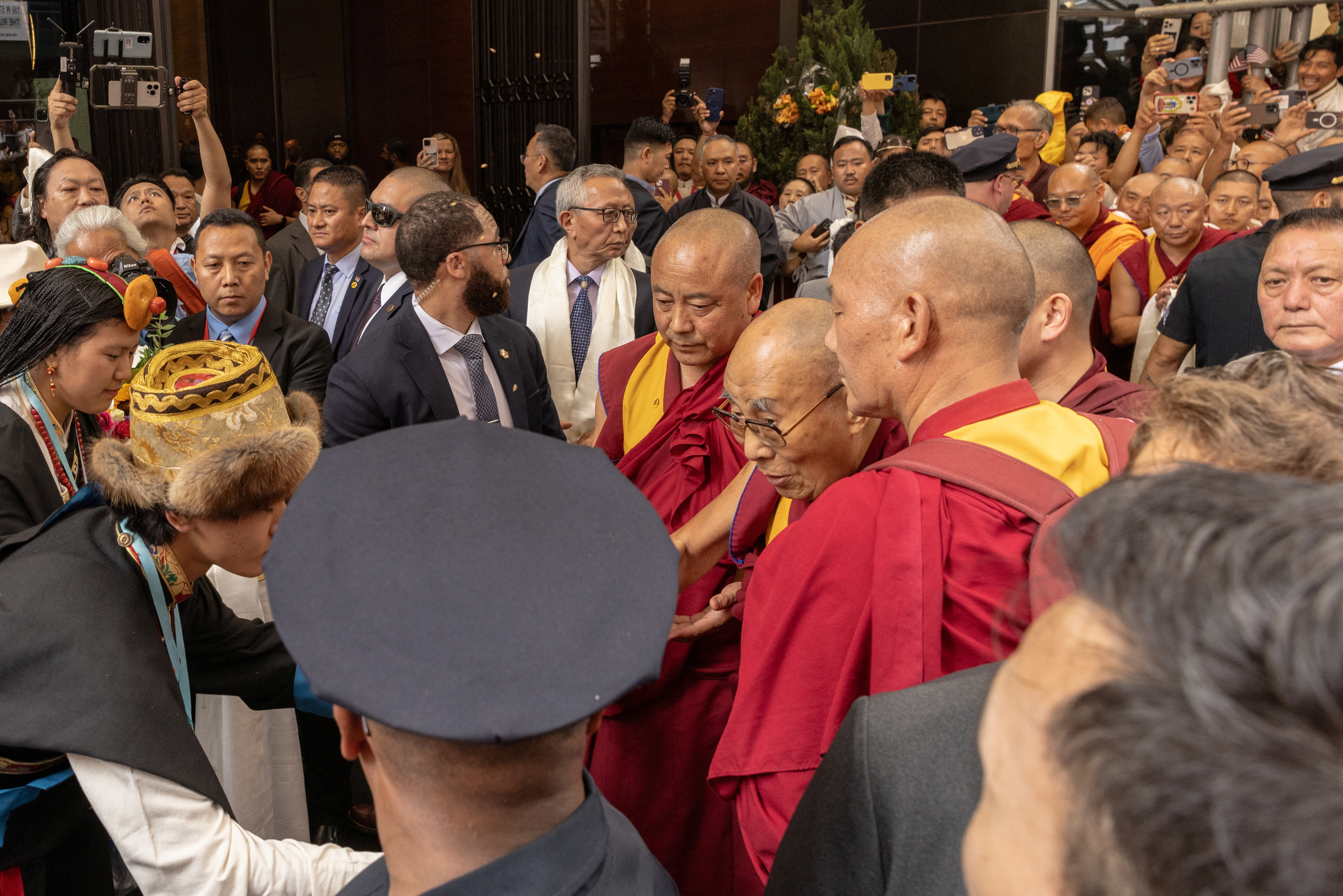 Tibetan spiritual leader, the Dalai Lama, arrives in New York