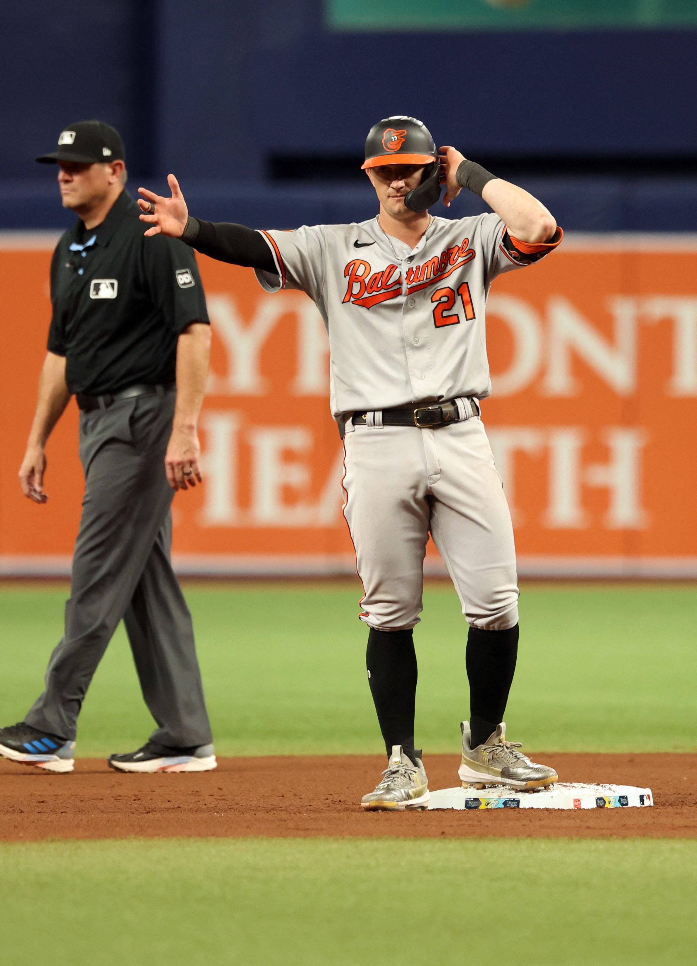 Santander has 5 of Orioles' 16 hits in 8-3 win over Rays