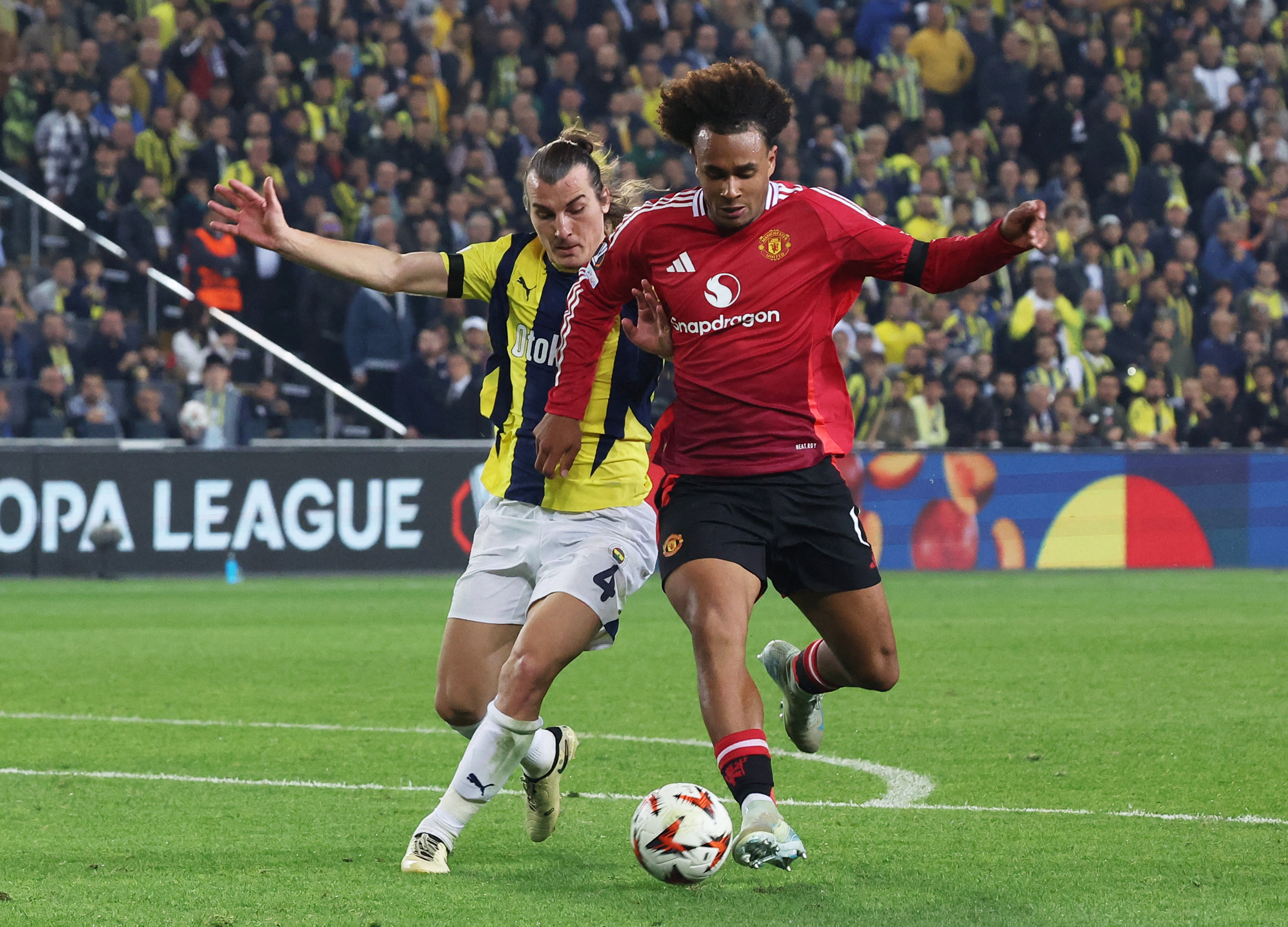 Man Utd draw 1-1 with Fenerbahce as Mourinho sees red | Reuters