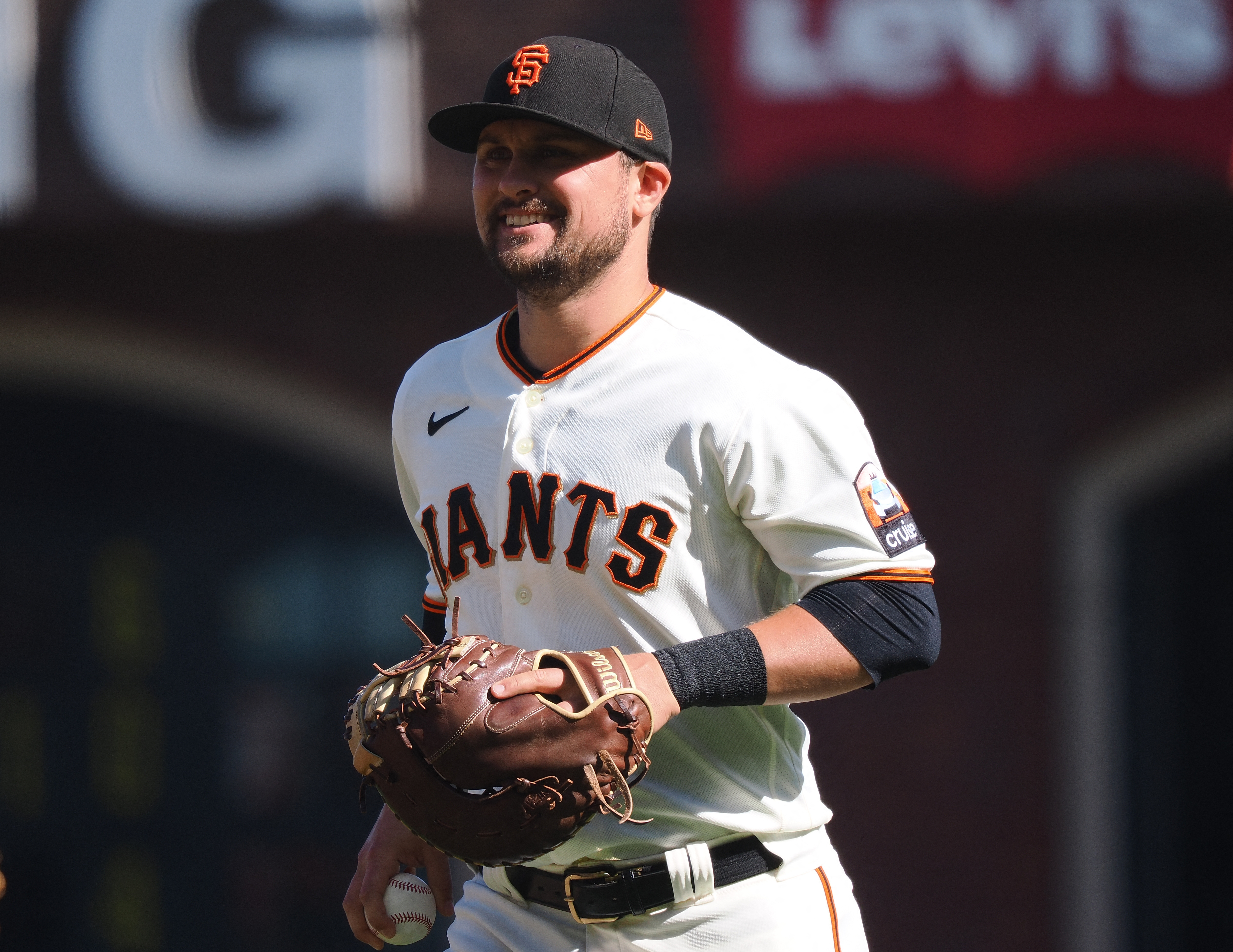 Giants stage comeback, force extra innings, avoid the sweep