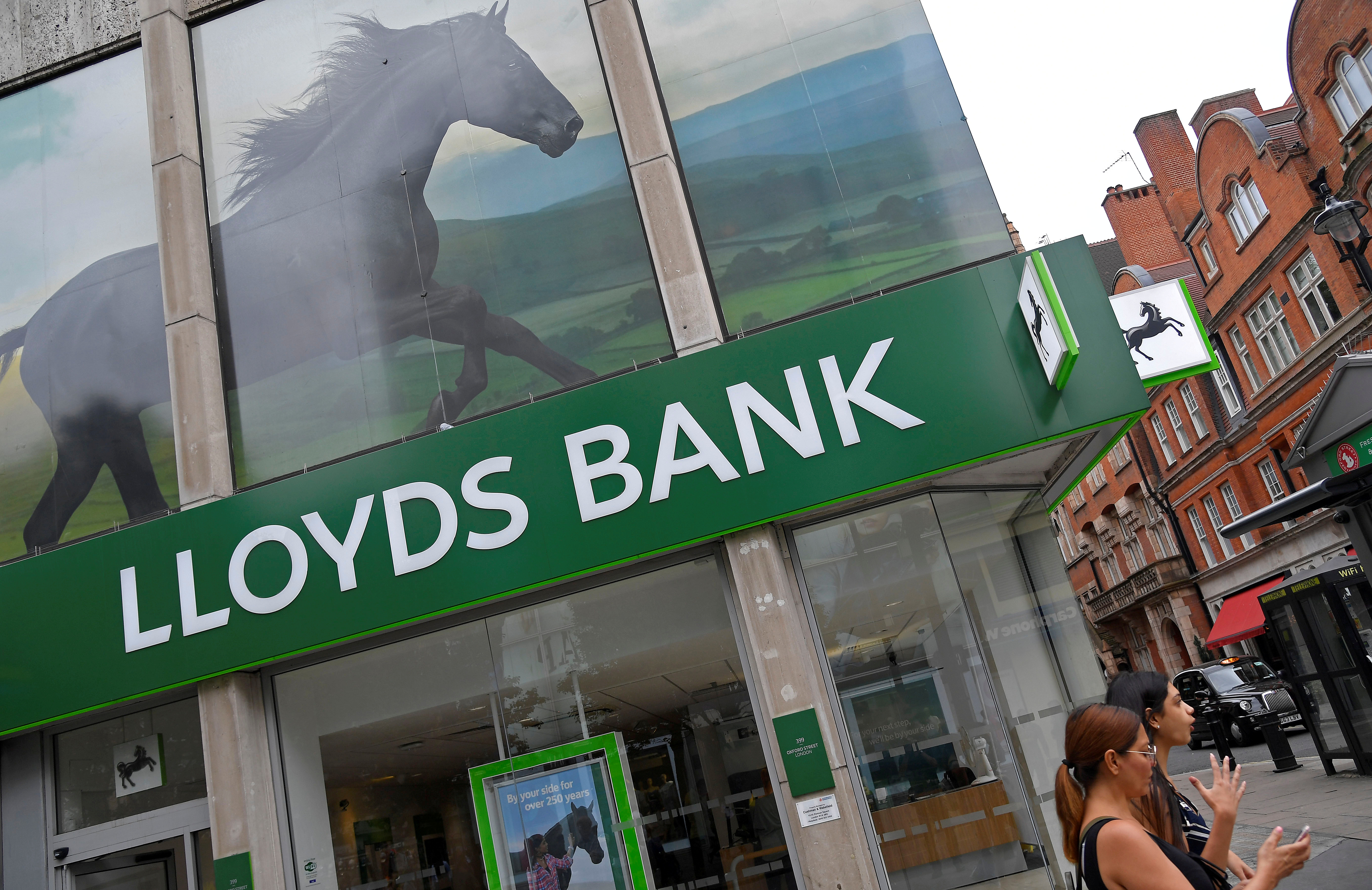 Lloyds Ceo Leaves On A High As Uk Outlook Brightens Reuters