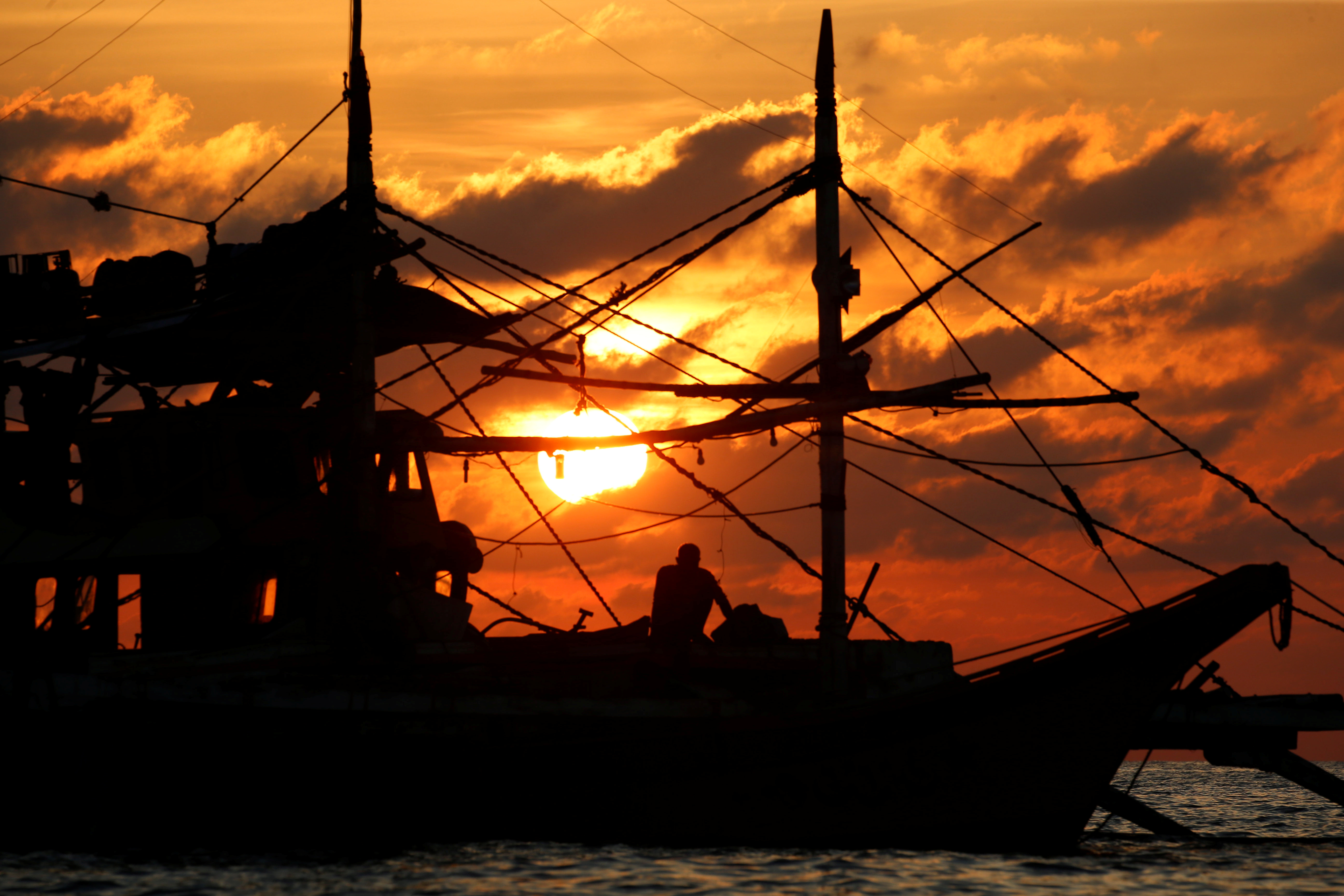 アングル：中国船に南シナ海追われ、「借金の網」絡まるフィリピン漁師