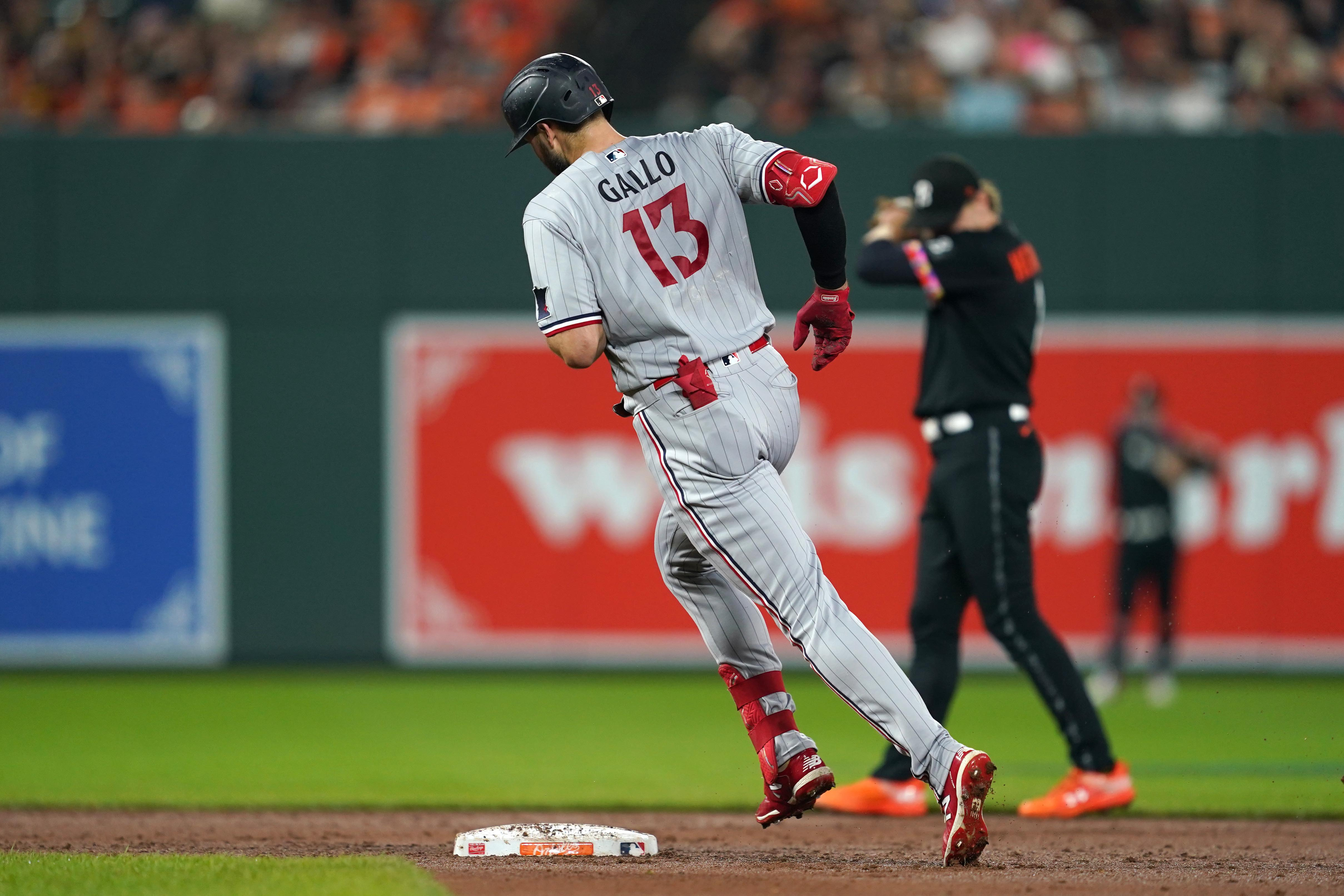 Twins defeat Astros as Kyle Farmer, Byron Buxton homer; pitchers