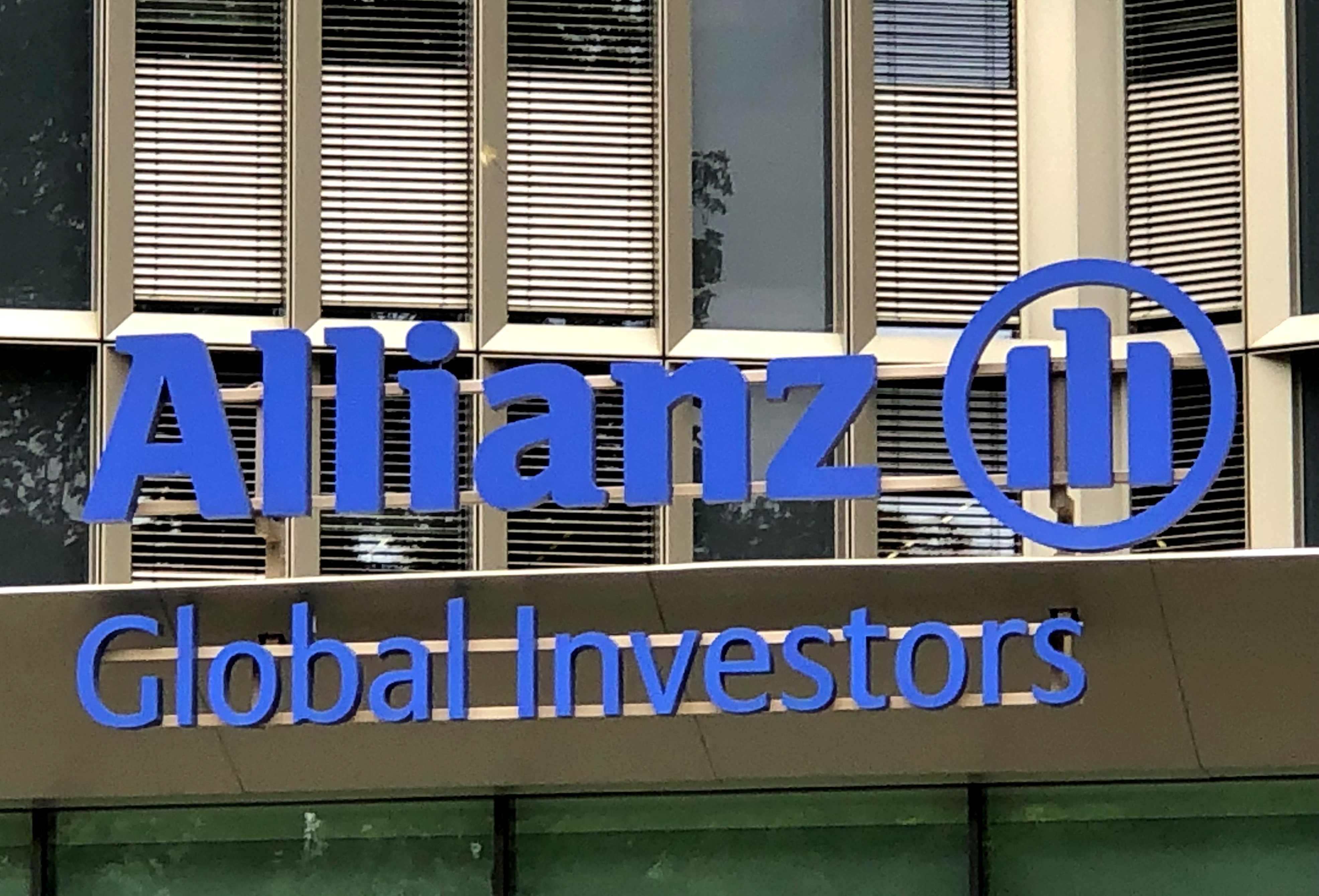 I media italiani hanno riferito che il direttore finanziario di Allianz si è rivolto a Generali per guidarne l’attività assicurativa