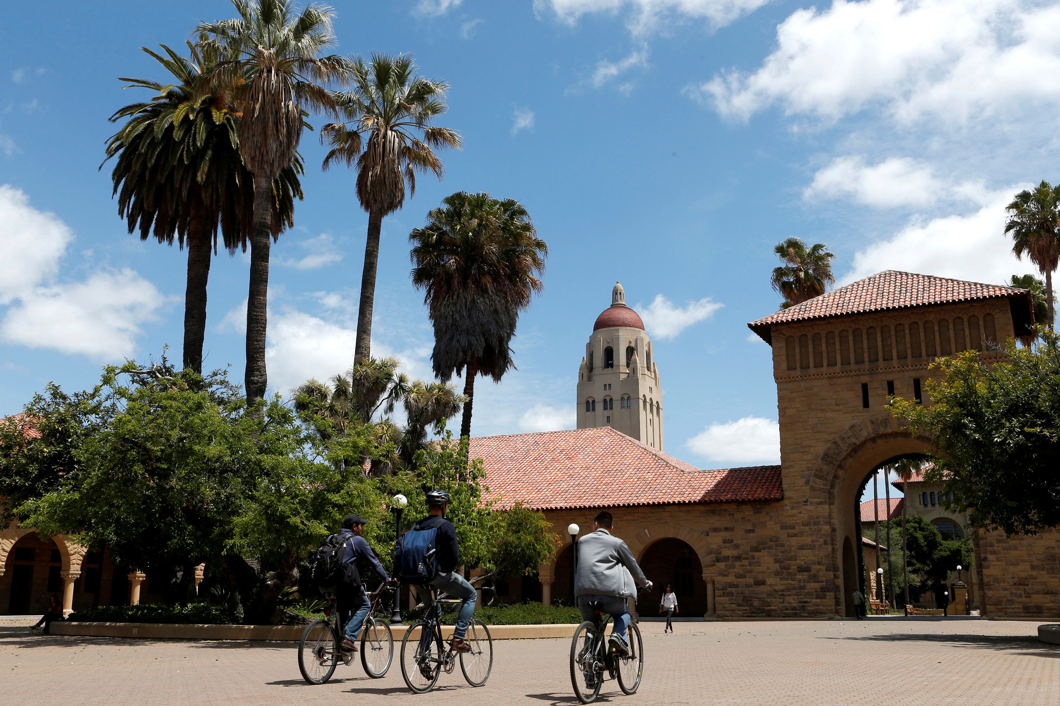 Cyclists traverse the main quad on Stanford University's campus in Stanford, California, U.S. on May 9, 2014.  REUTERS/Beck Diefenbach/File Photo