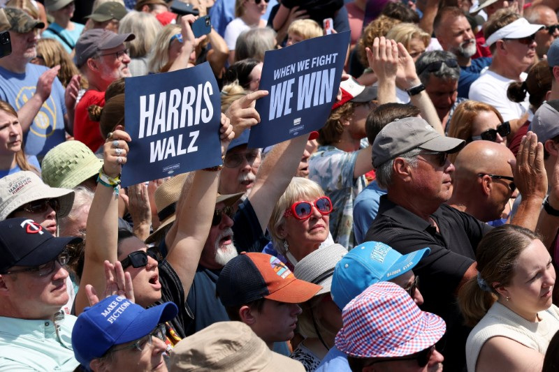 Harris, Walz test Midwest credentials at Michigan and Wisconsin rallies